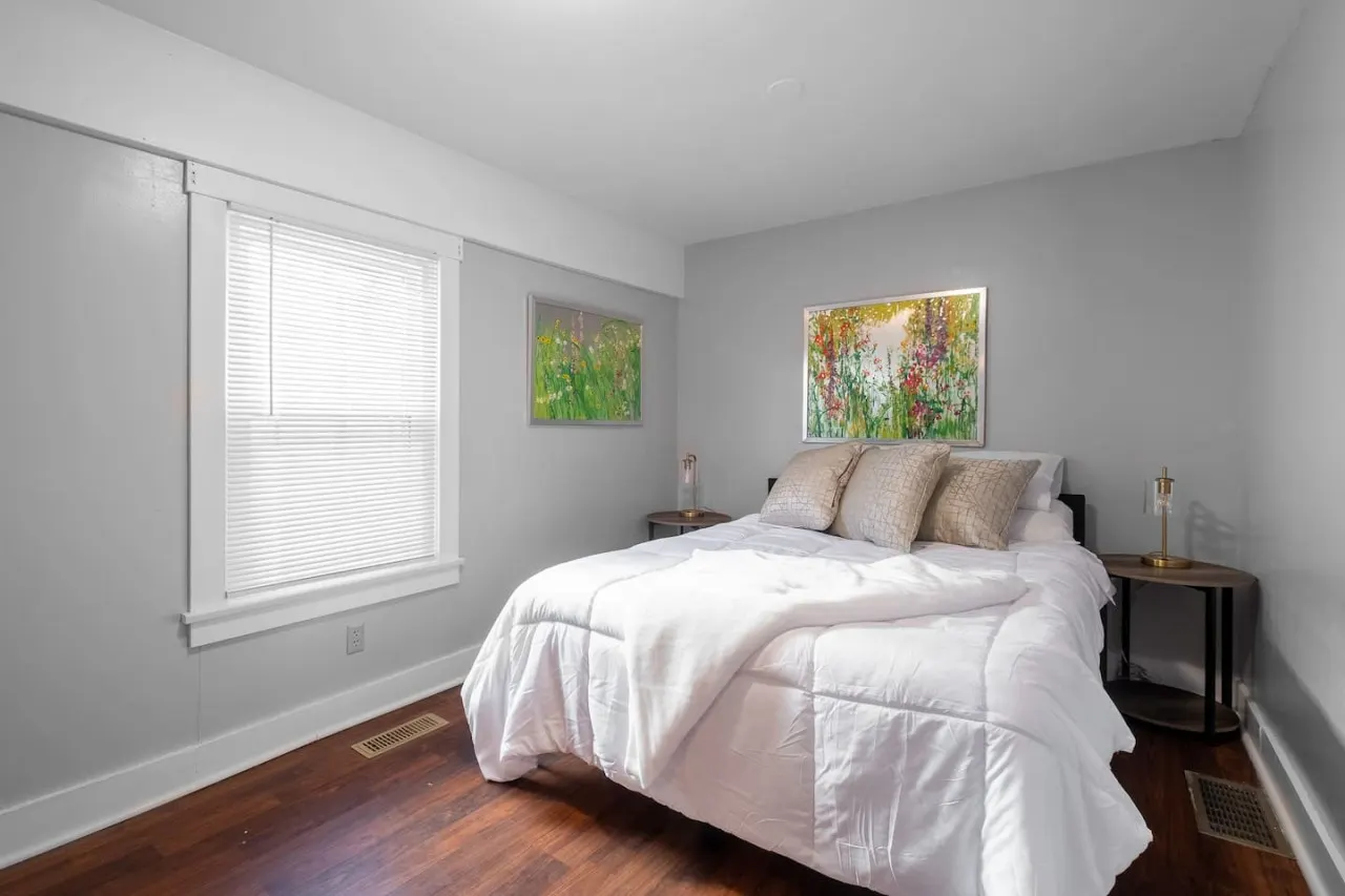 Walkable Historic Home (FREE Bikes to use) 6