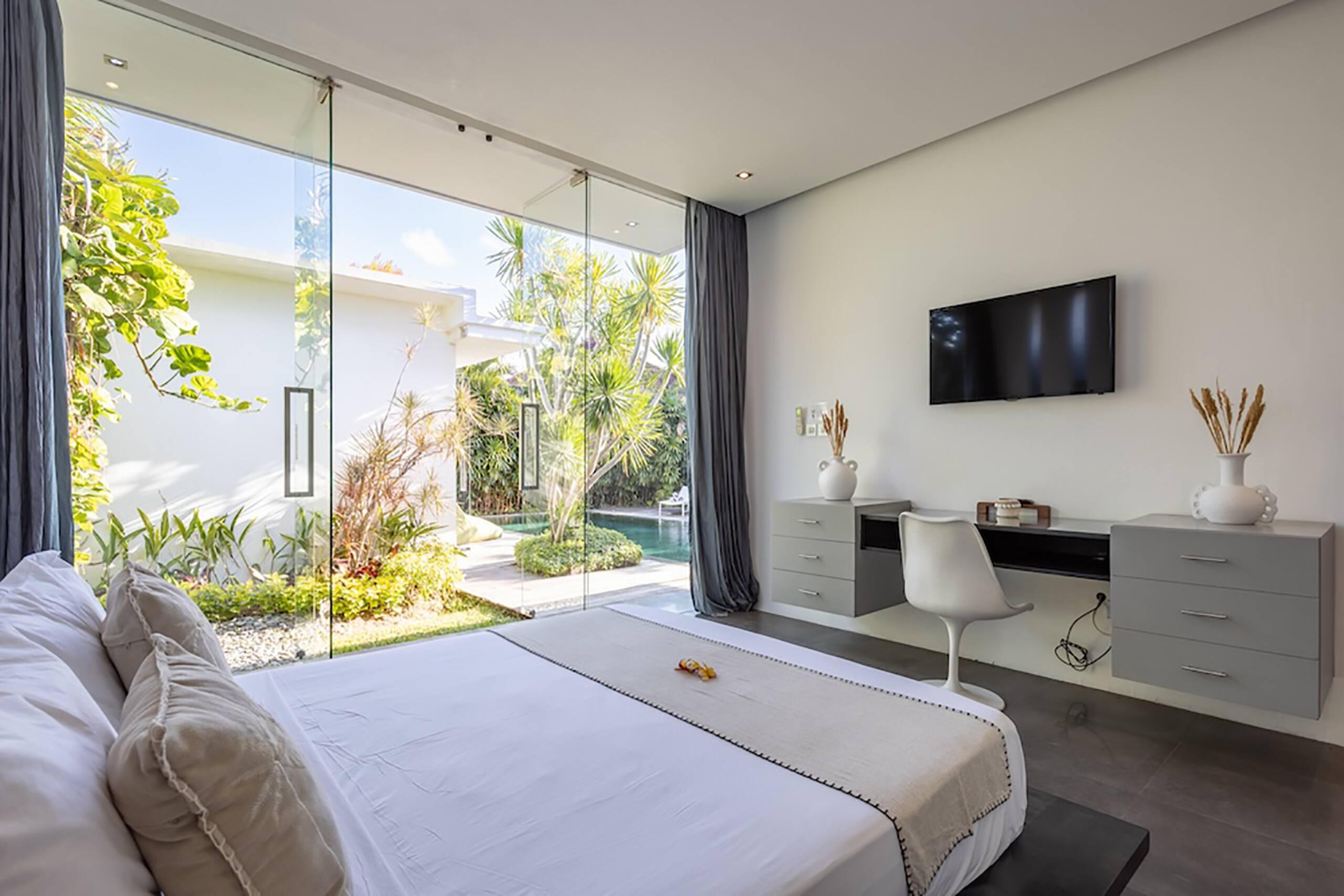 Villa Bahia 10mn walk to Central Seminyak Oberoi 33