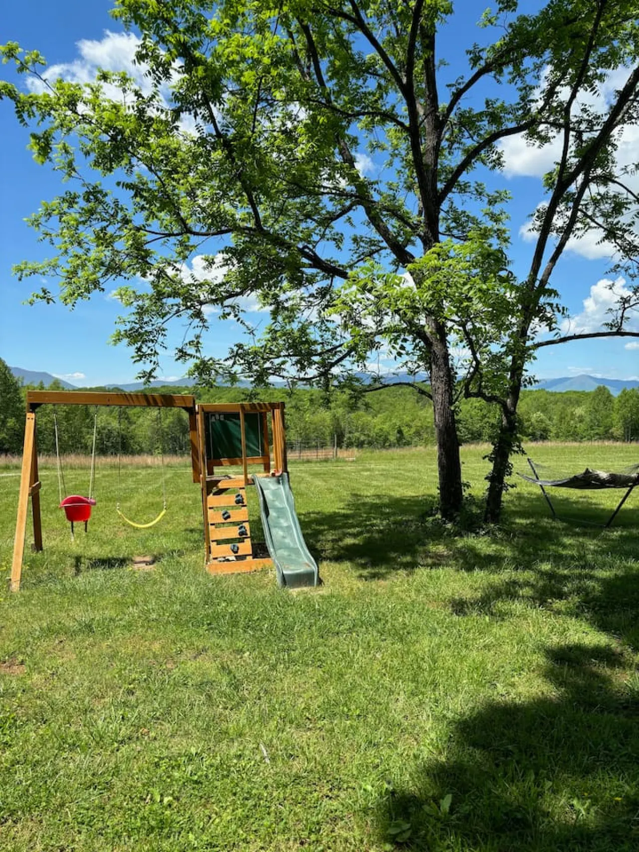 Redwing Farm Cottage Mountain Views & Firepit 16