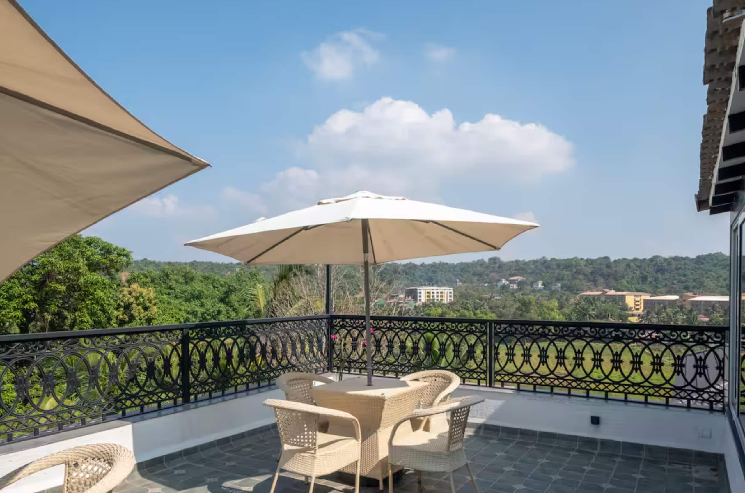 Unique 2BHK | 2 min to Beach | Rooftop Pool & Gym 31