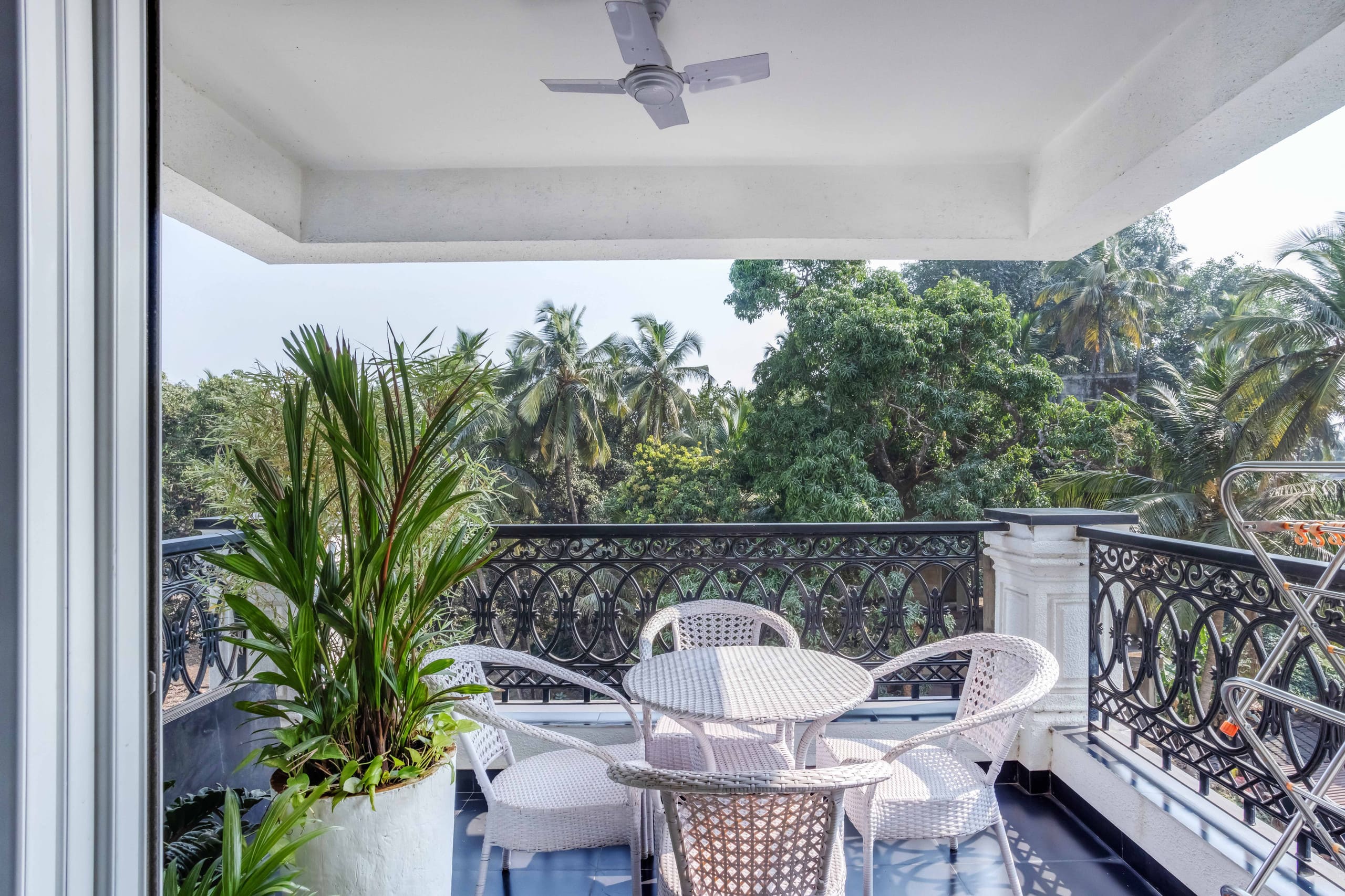 Unique 2BHK | 2 min to Beach | Rooftop Pool & Gym 30