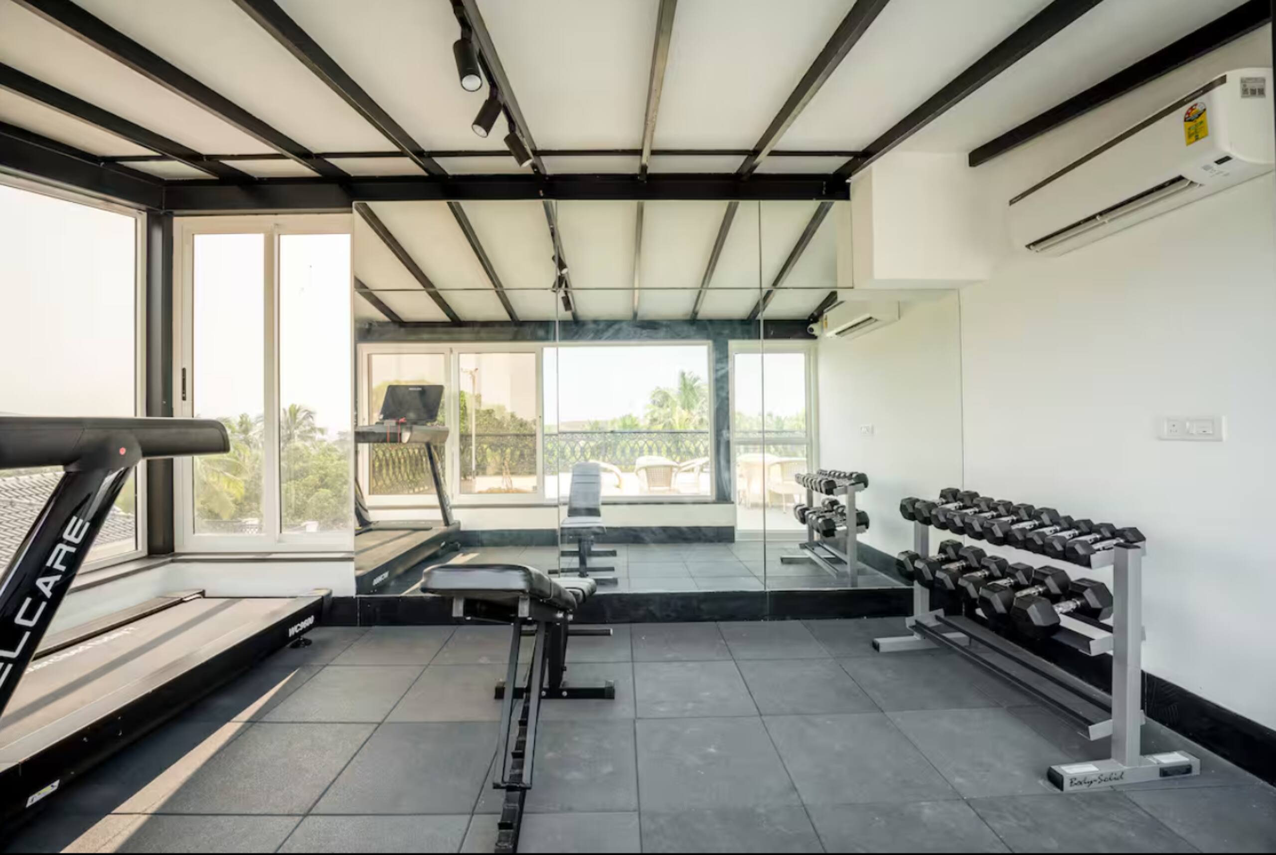 Unique 2BHK | 2 min to Beach | Rooftop Pool & Gym 38