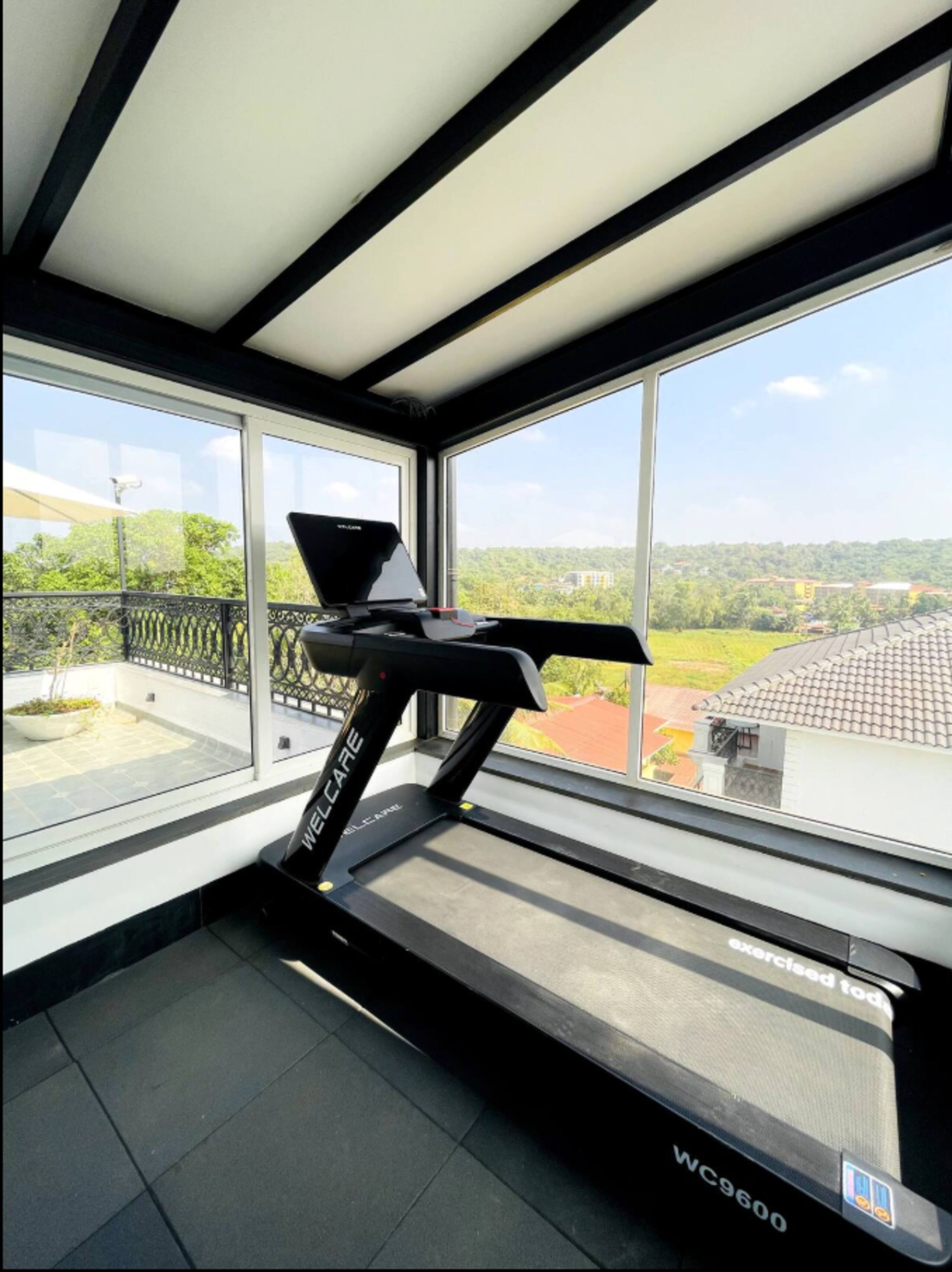 Unique 2BHK | 2 min to Beach | Rooftop Pool & Gym 39
