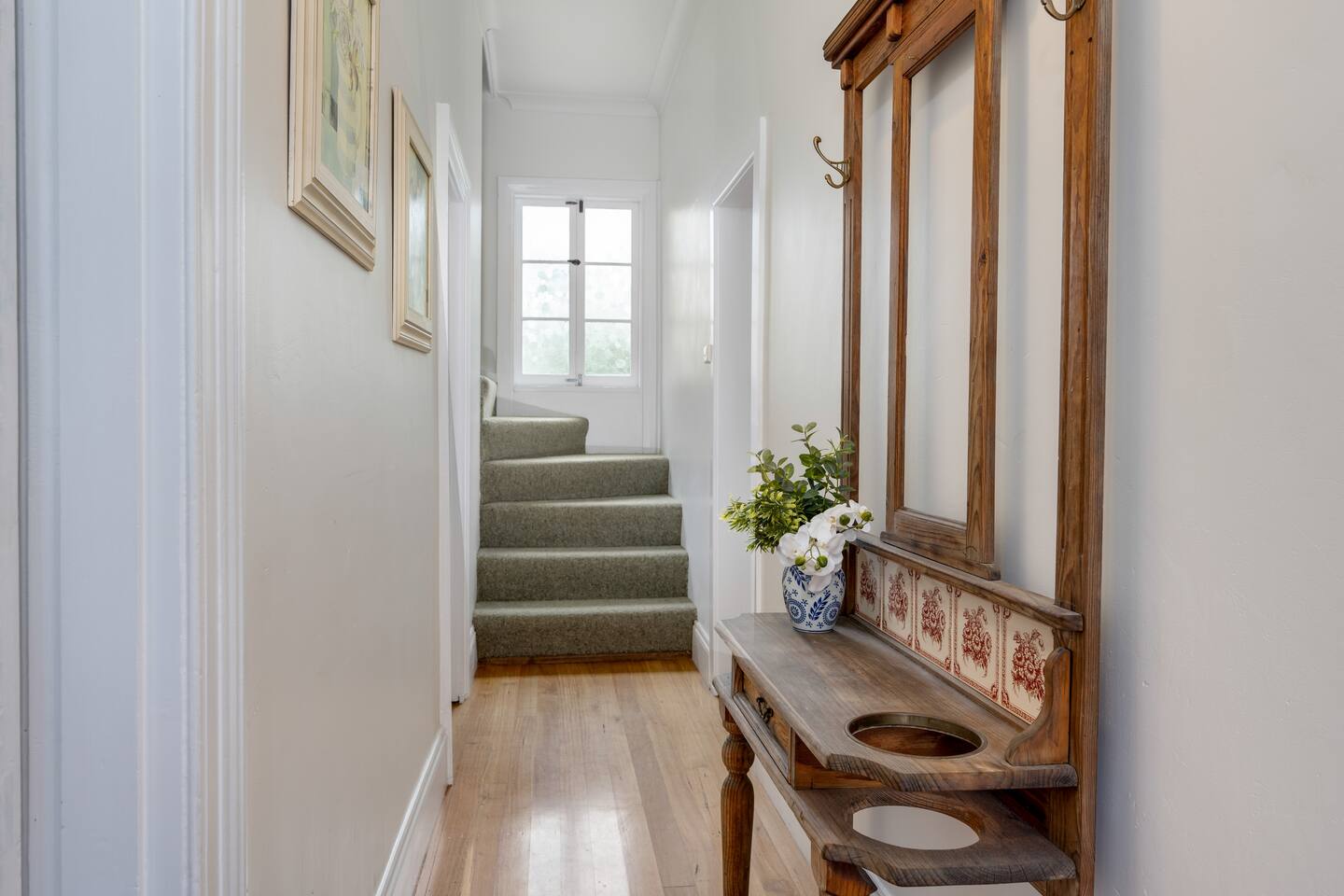 The Cottage Ada | Walk Everywhere | Free Parking — photo 3