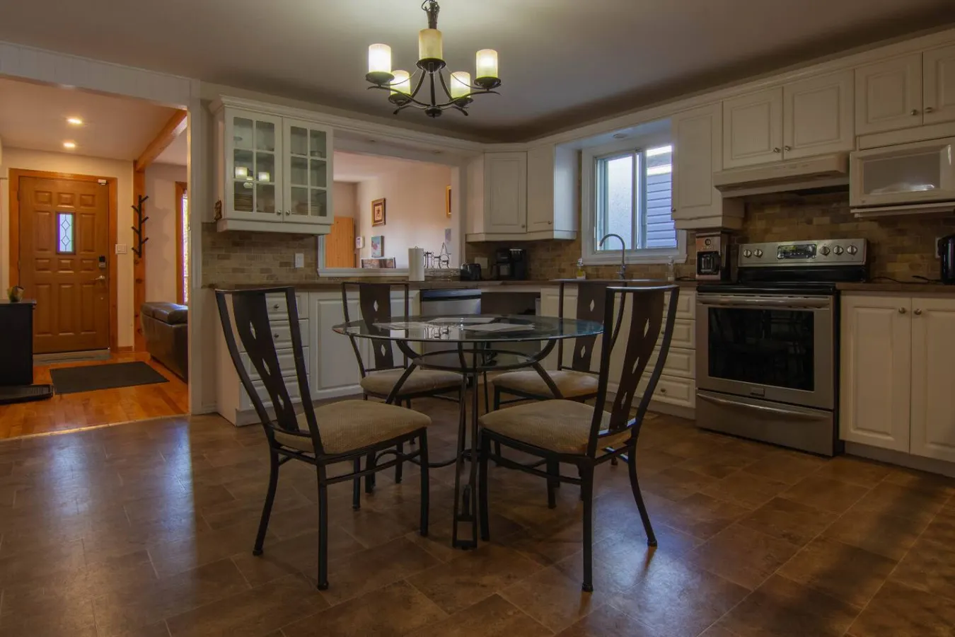 Cozy Bungalow Longueuil 3 BR 6 pers 7