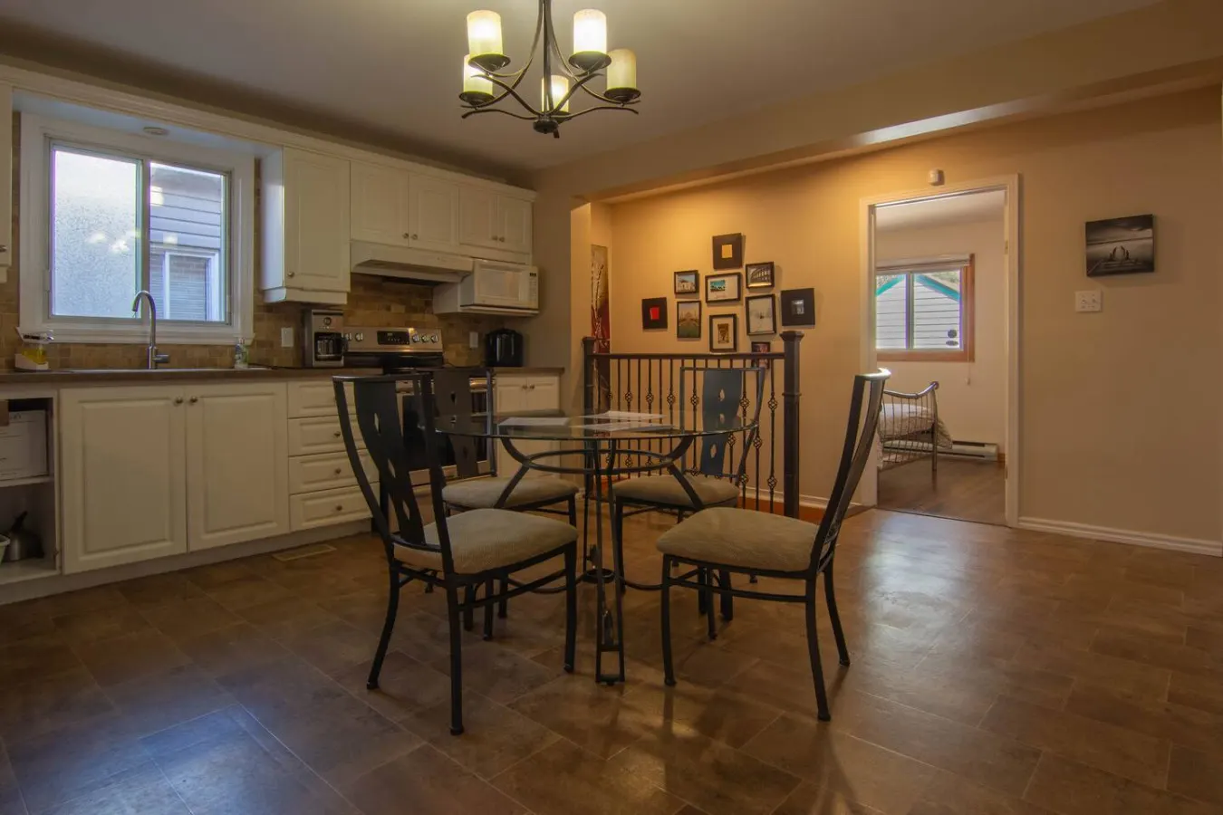 Cozy Bungalow Longueuil 3 BR 6 pers 8