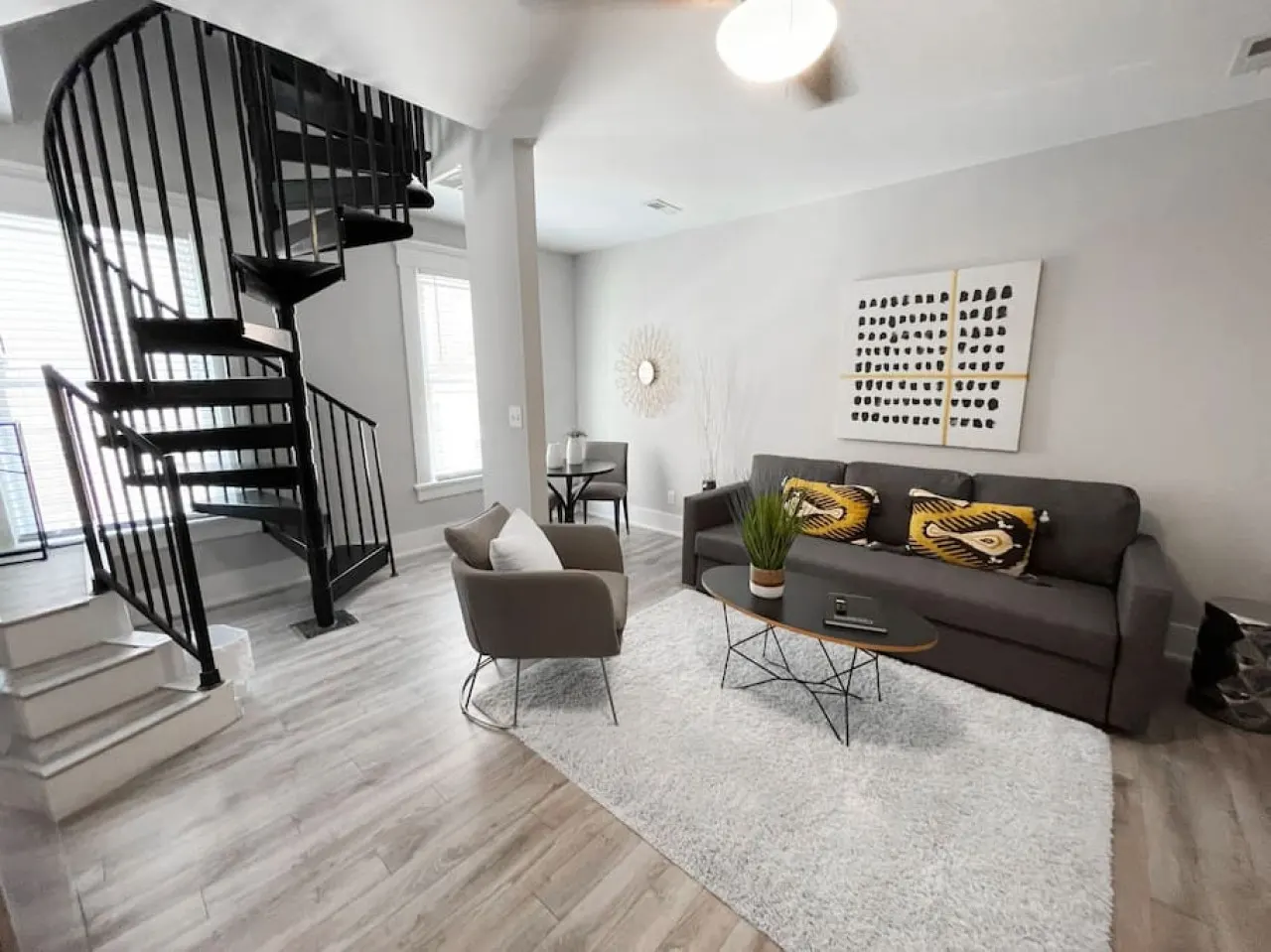Huge Downtown Retreat Walkable to Everything 1