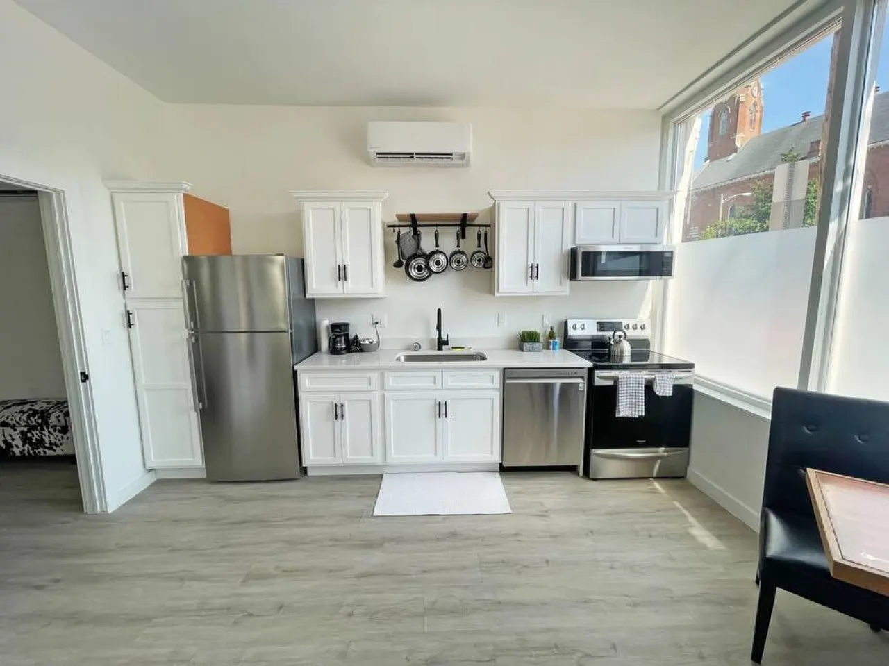 Huge Downtown Retreat Walkable to Everything 12
