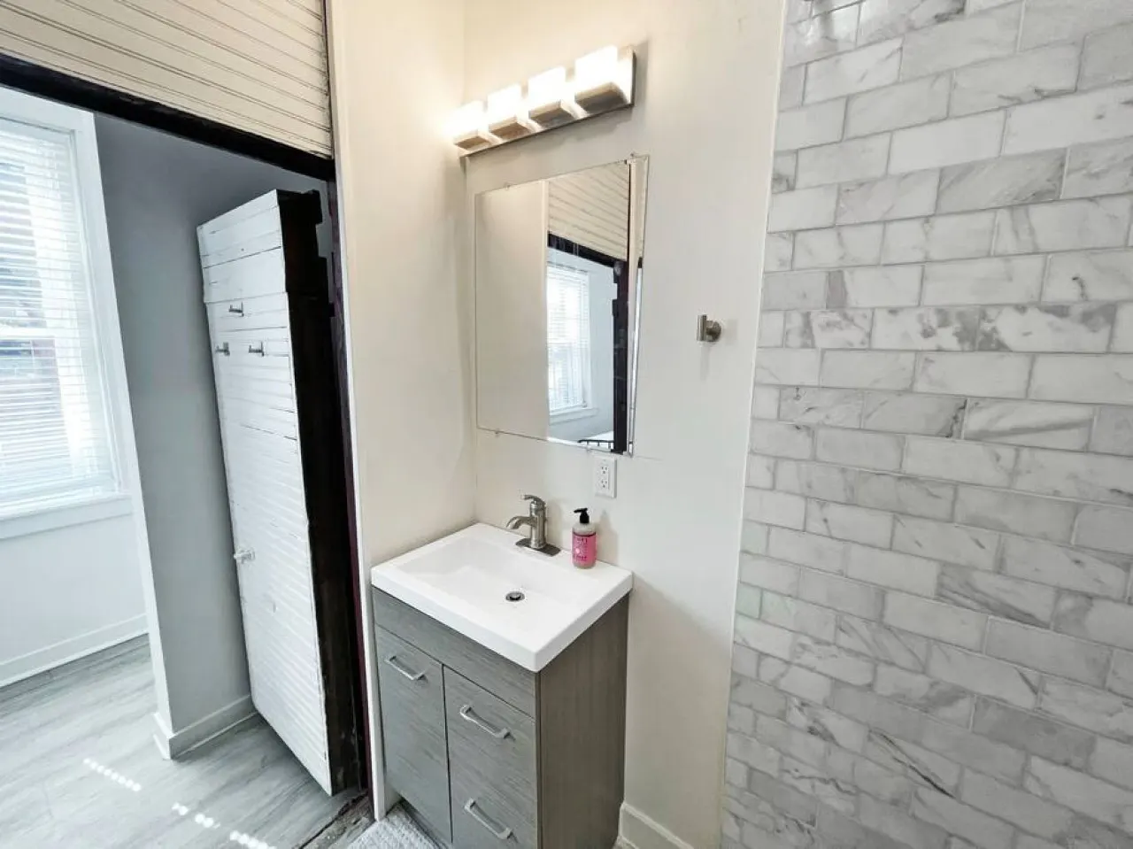 Huge Downtown Retreat Walkable to Everything 17