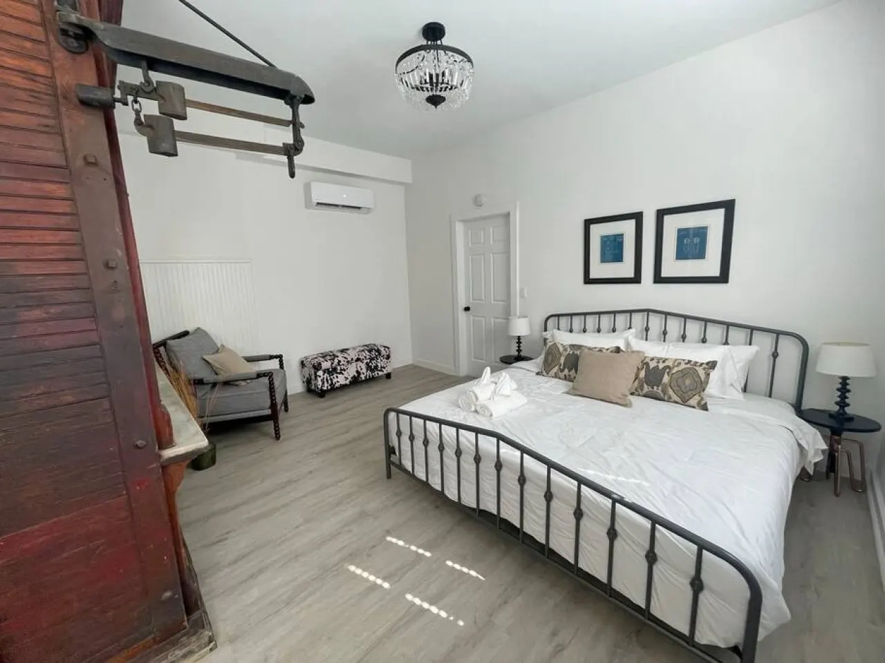 Huge Downtown Retreat Walkable to Everything 18