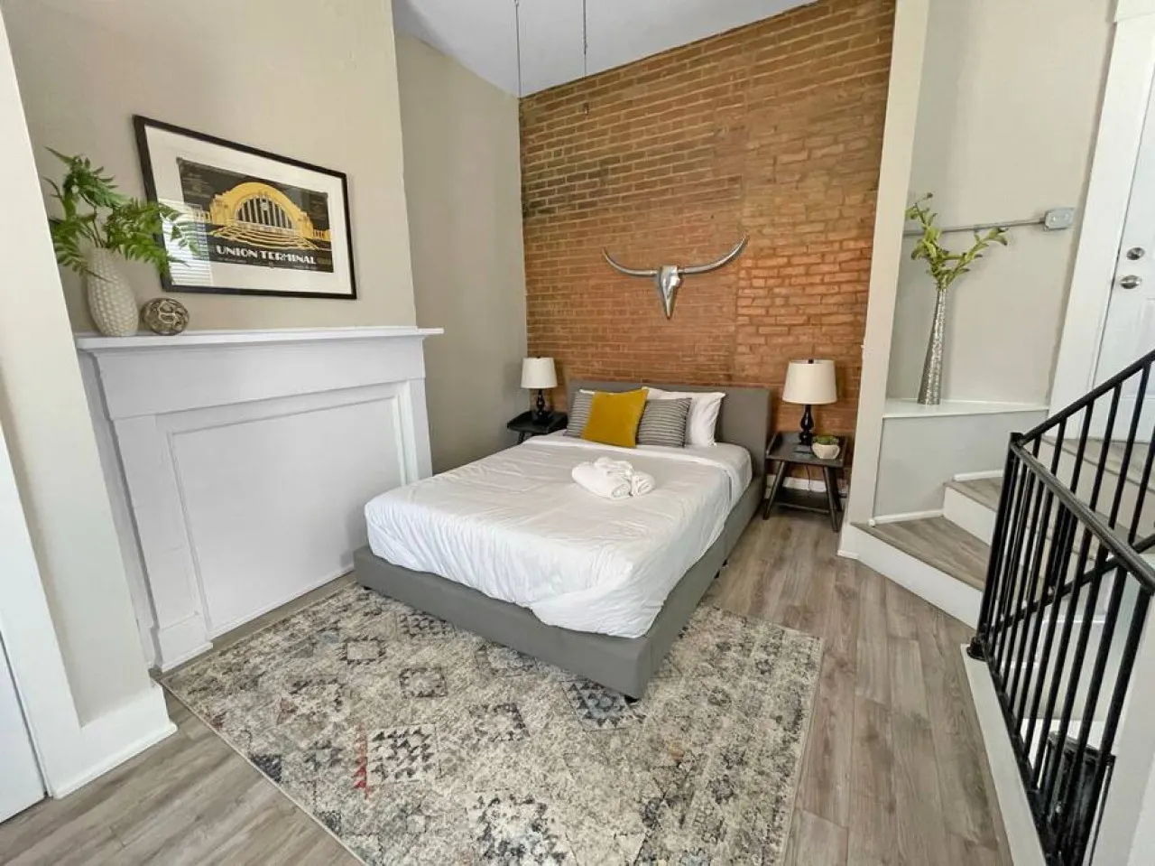 Huge Downtown Retreat Walkable to Everything 5