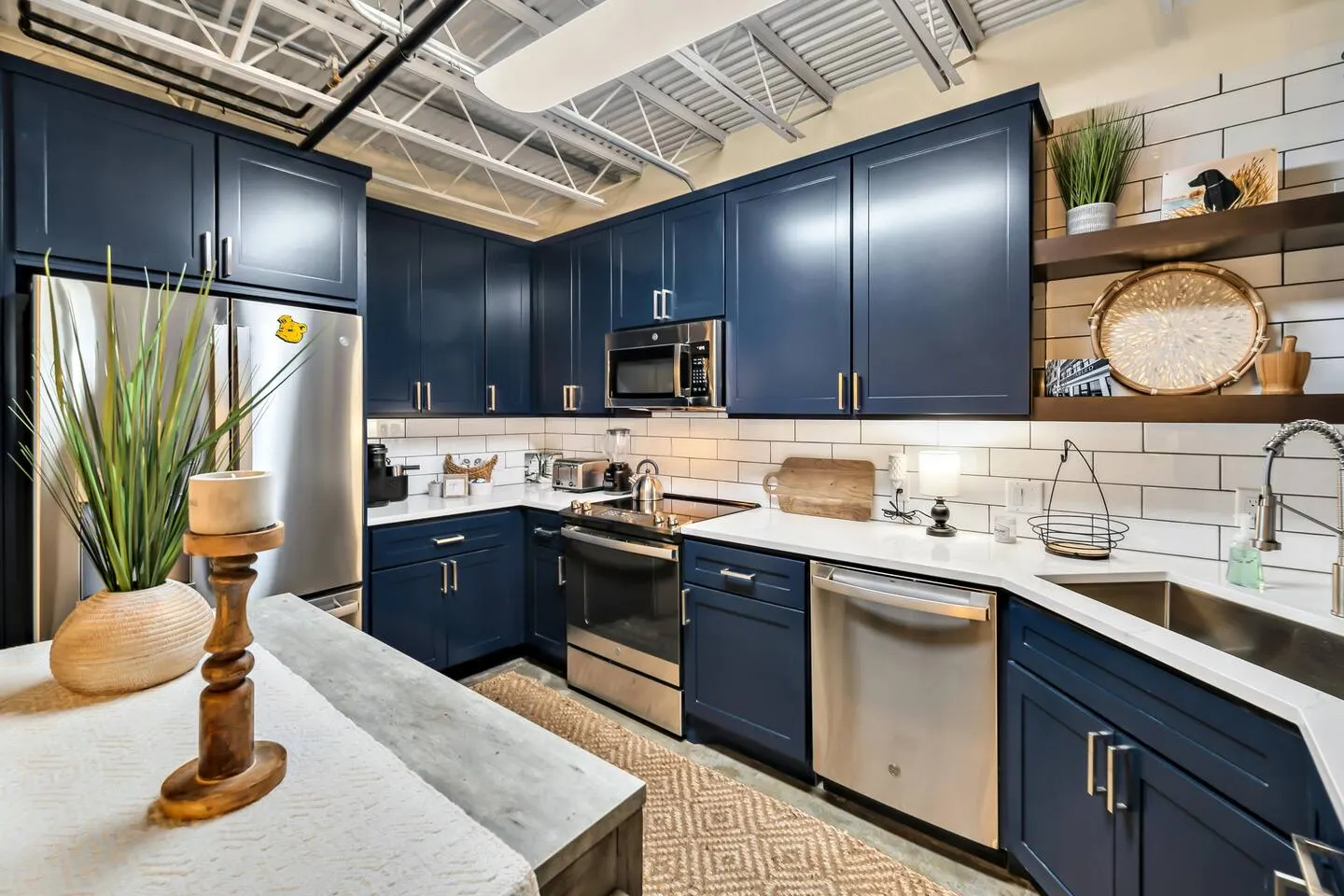 Luxe Penthouse: Downtown Magnolia/Baylor/McLane — photo 5