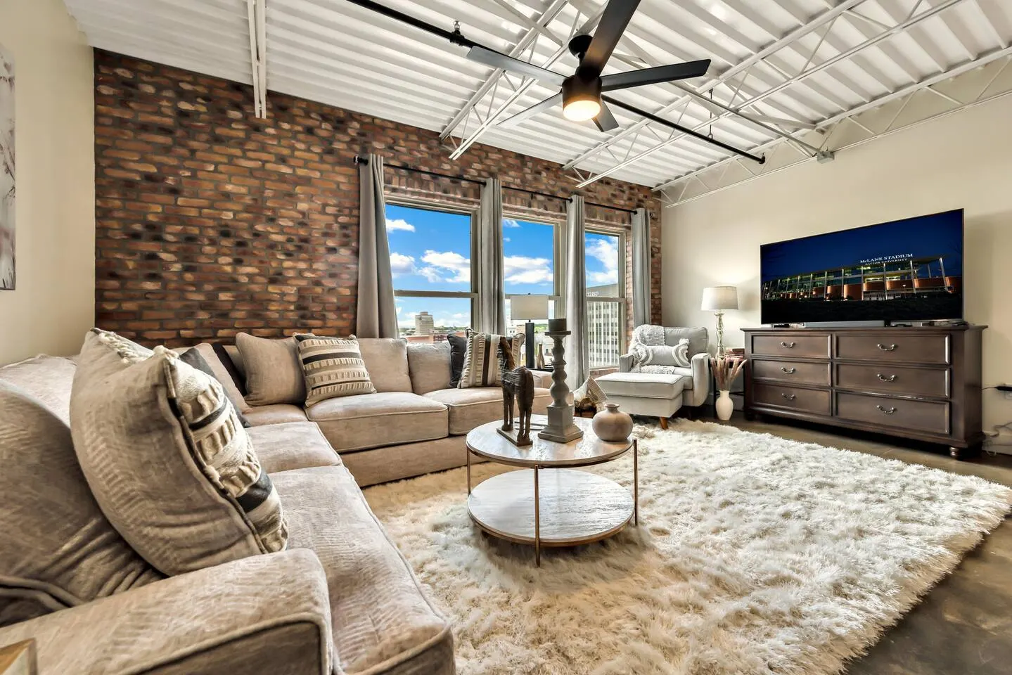 Luxe Penthouse: Downtown Magnolia/Baylor/McLane 6