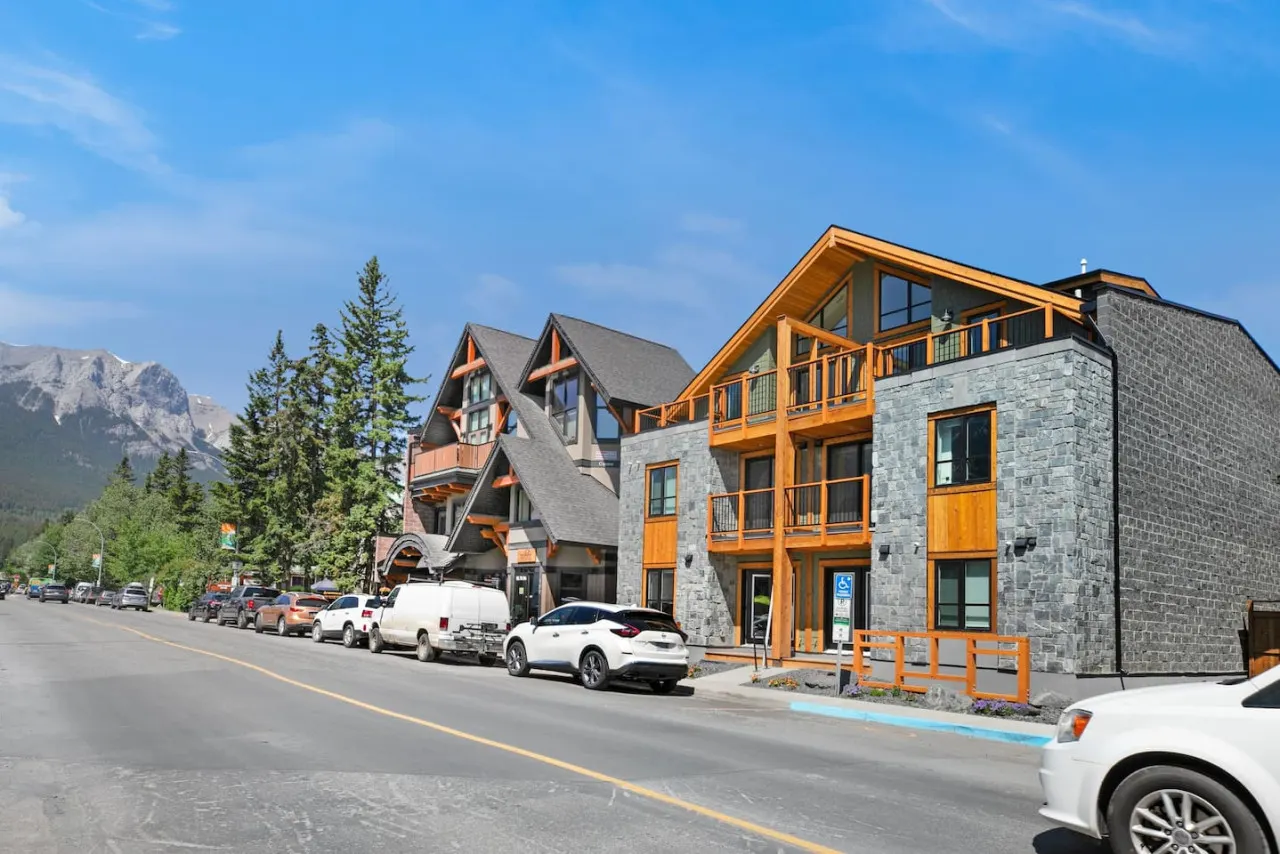 *BRAND NEW! Downtown 1 Block from Main Street!* 4