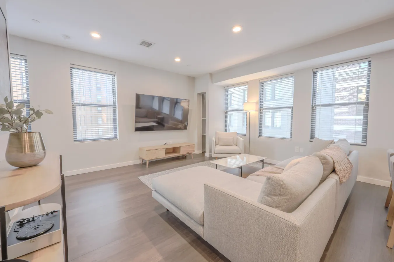 Luxury Loft W/D in Unit Pet Friendly 3