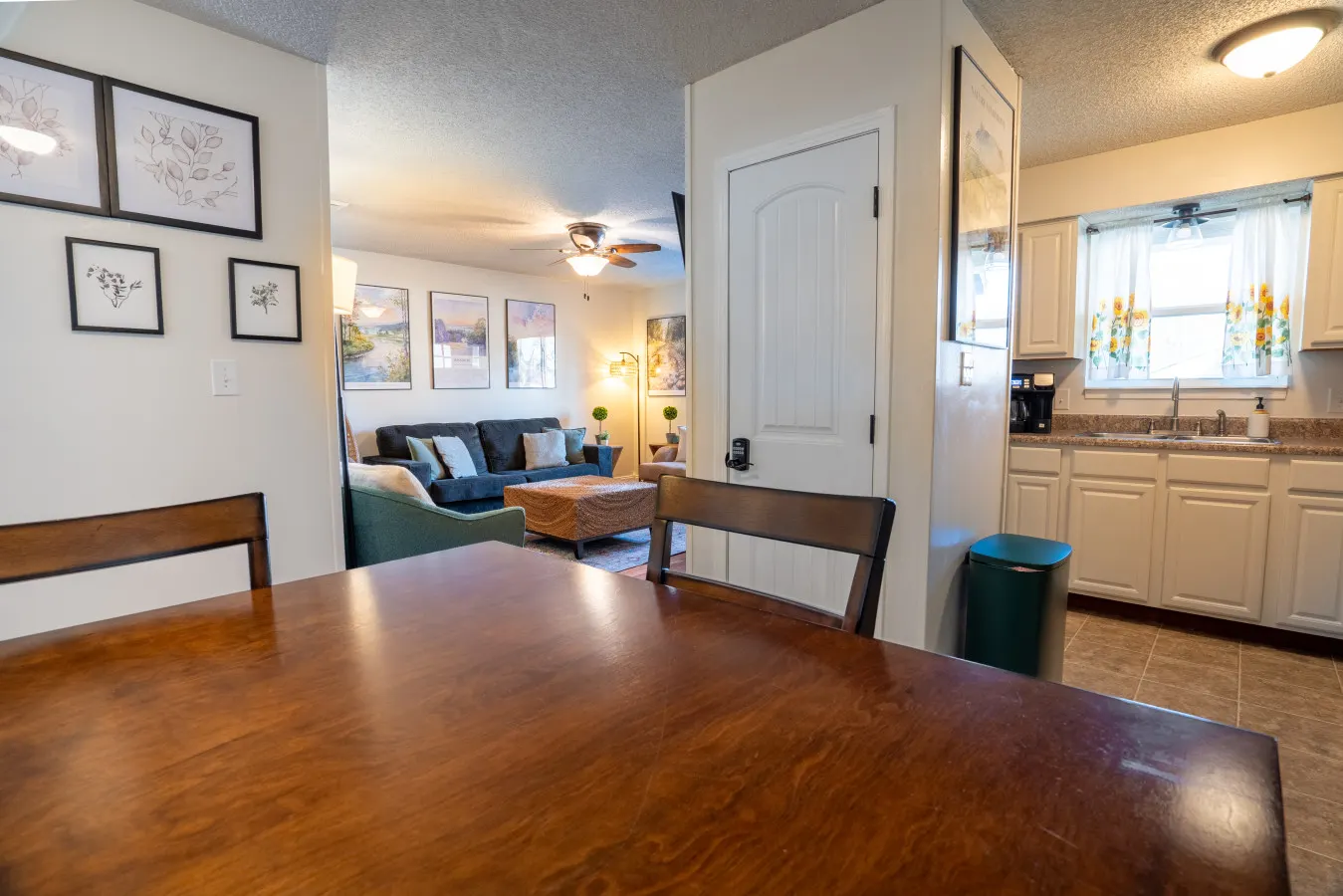 Main Retreat w/ King Bed in Master, and has Garage 17