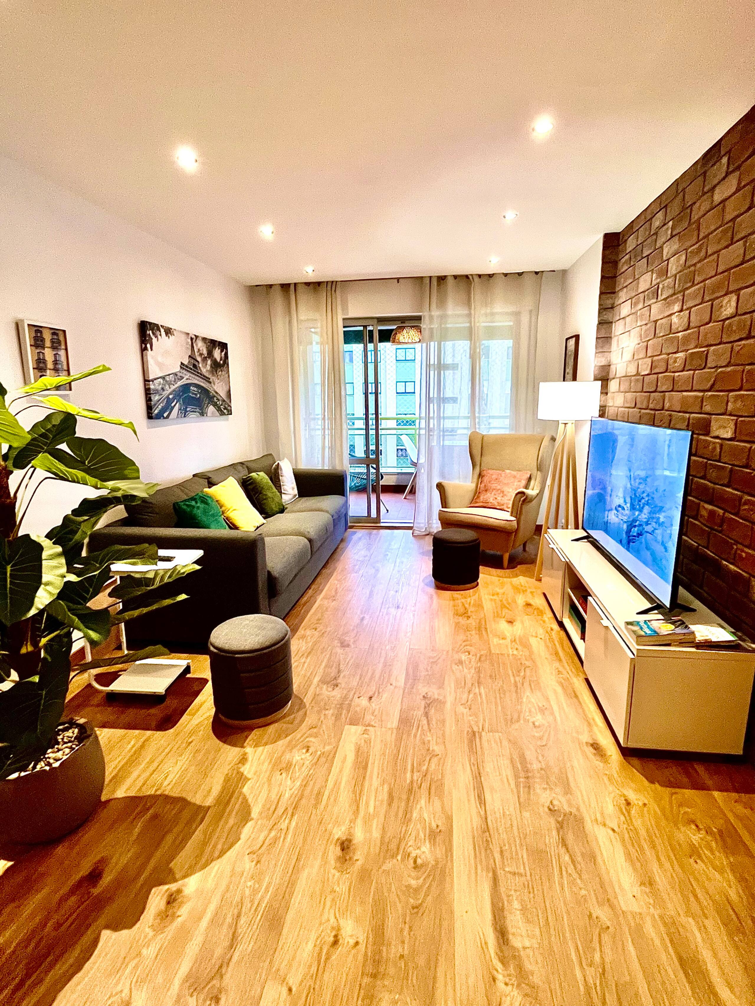 New! Poets' Retreat, cozy and spacious 1