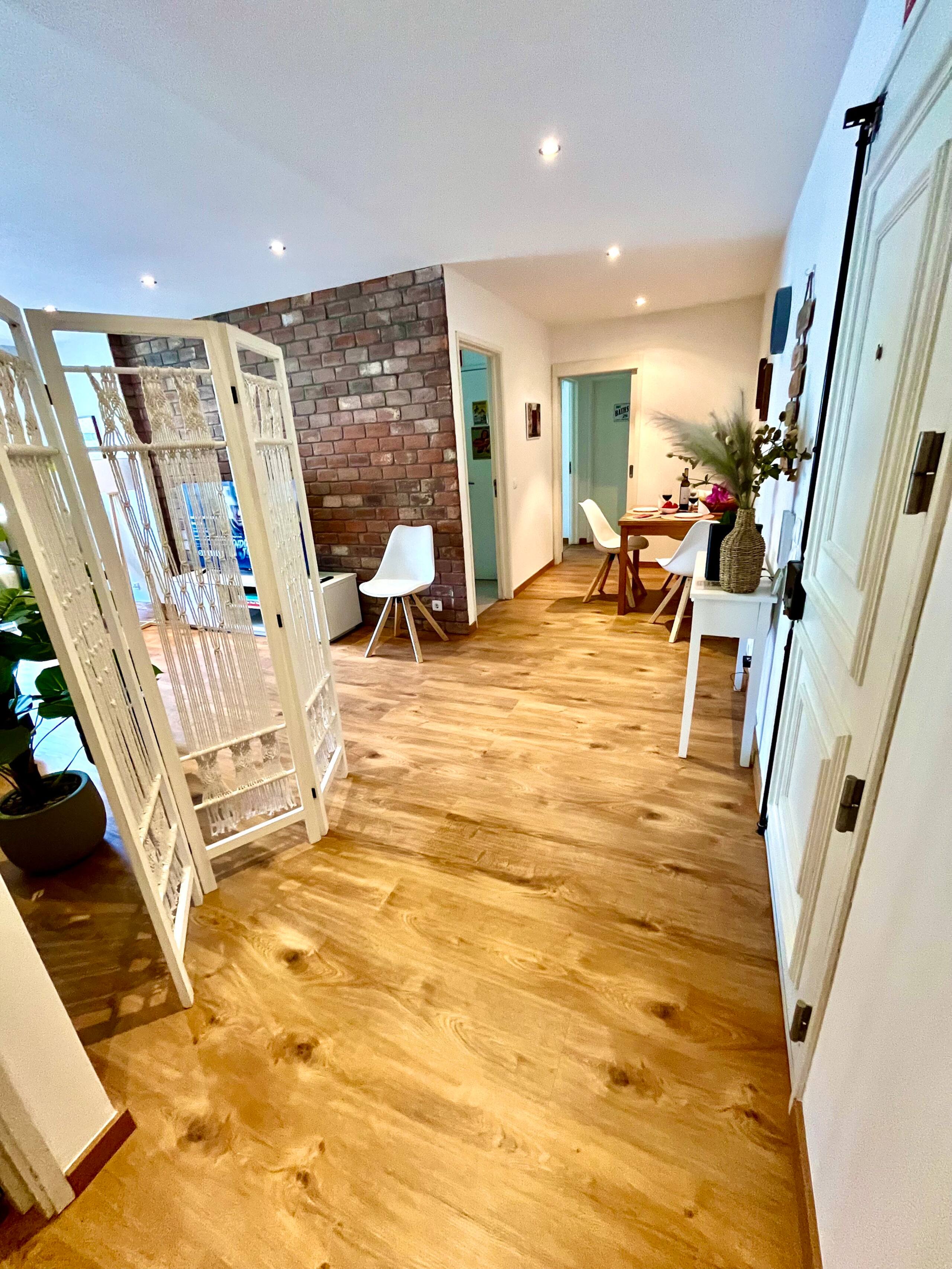 New! Poets' Retreat, cozy and spacious 6