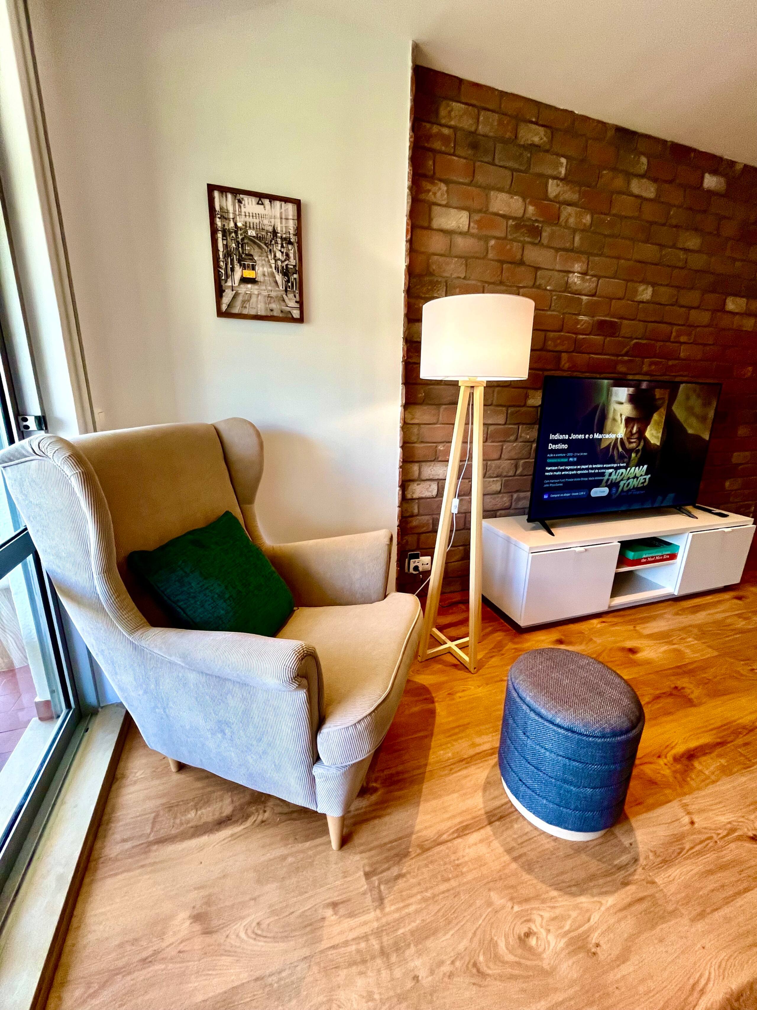 New! Poets' Retreat, cozy and spacious 5