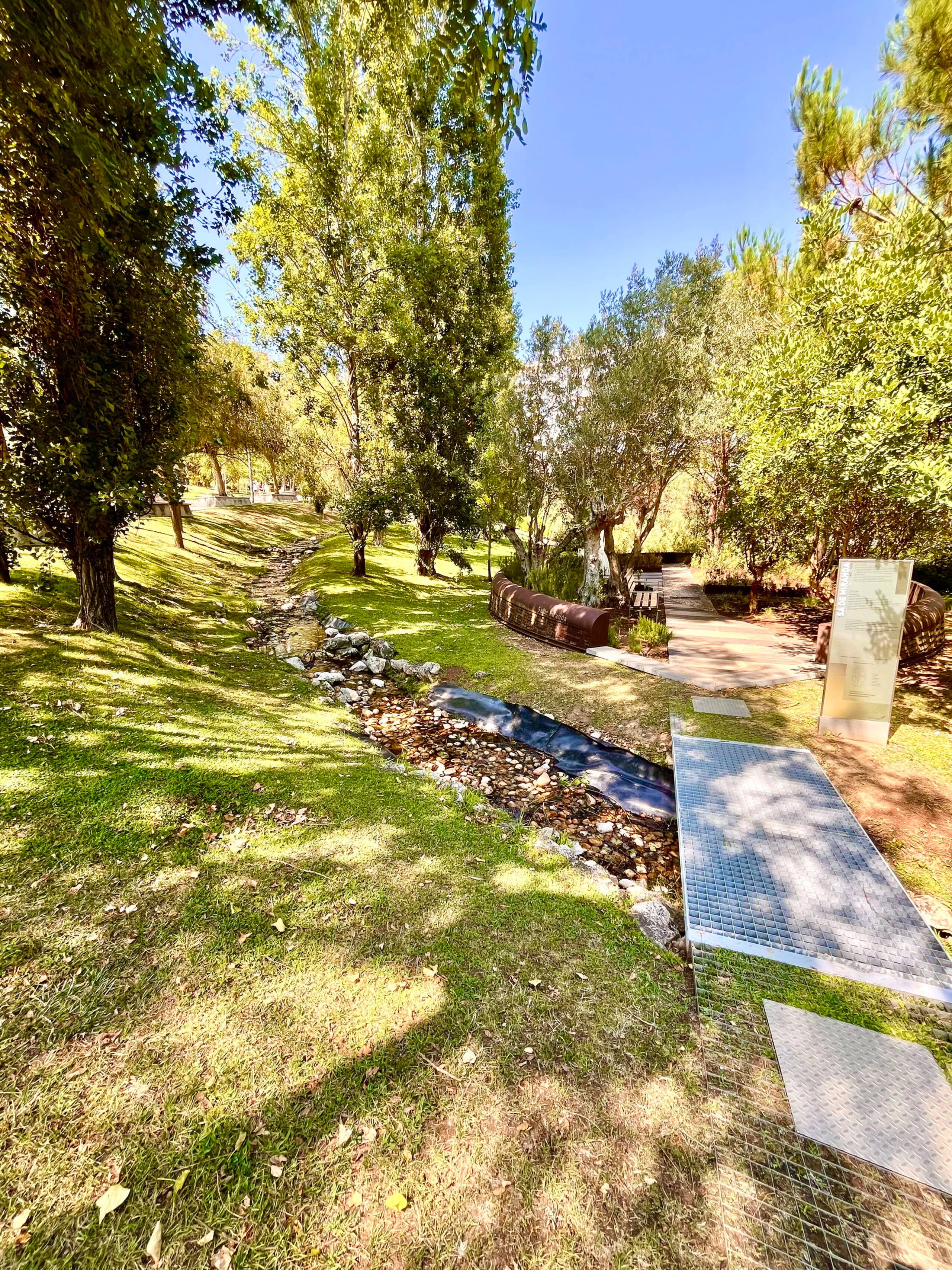 New! Poets' Retreat, cozy and spacious 23