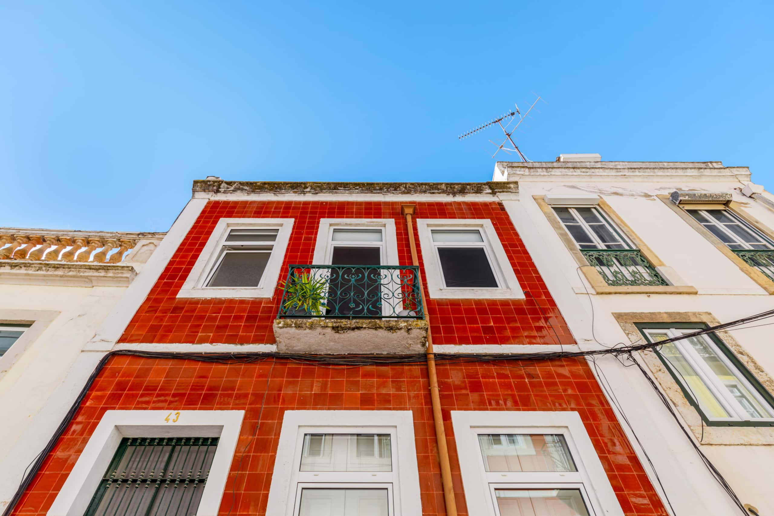 Arty & cozy penthouse in Lisbon, river side 2