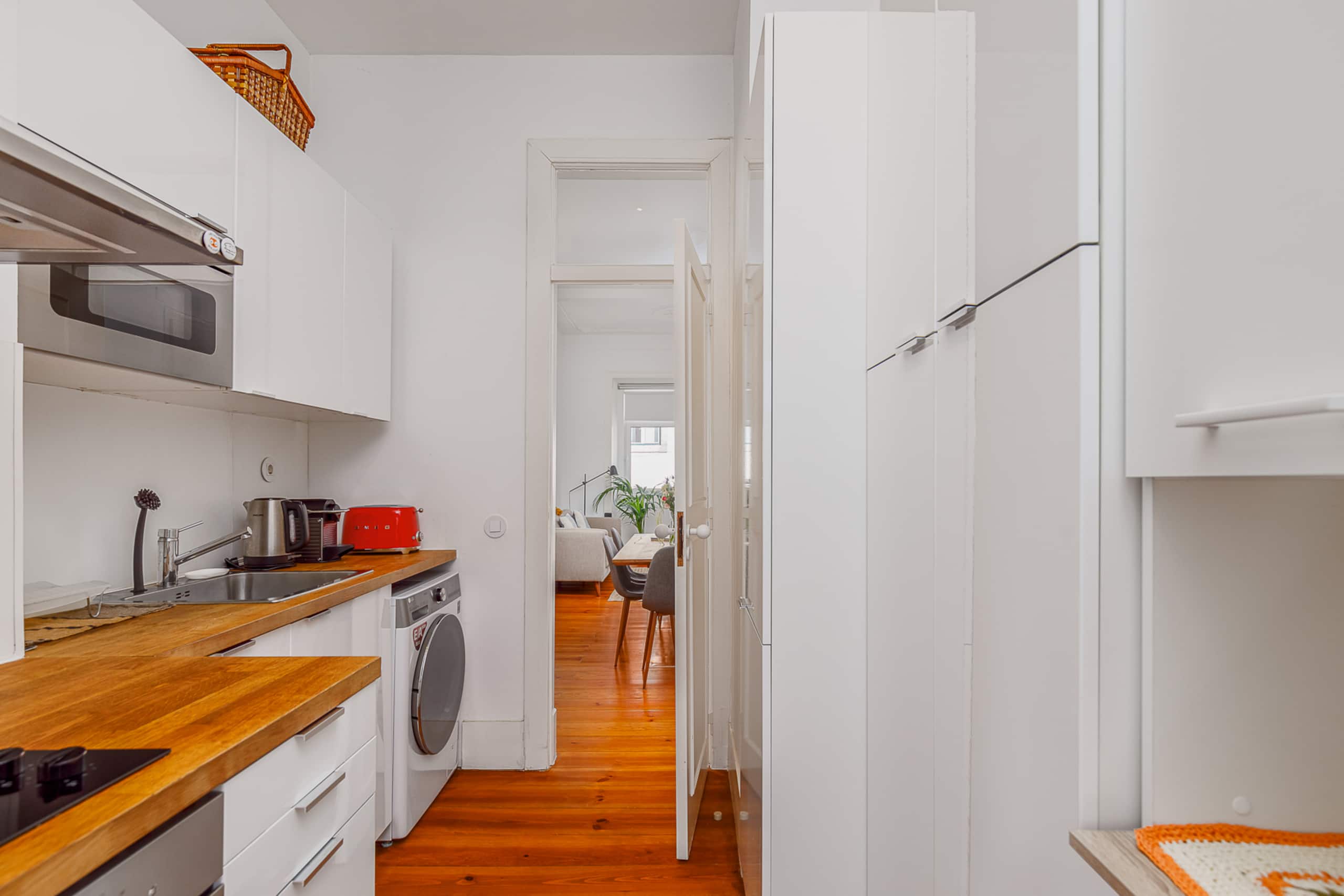 Arty & cozy penthouse in Lisbon, river side 18