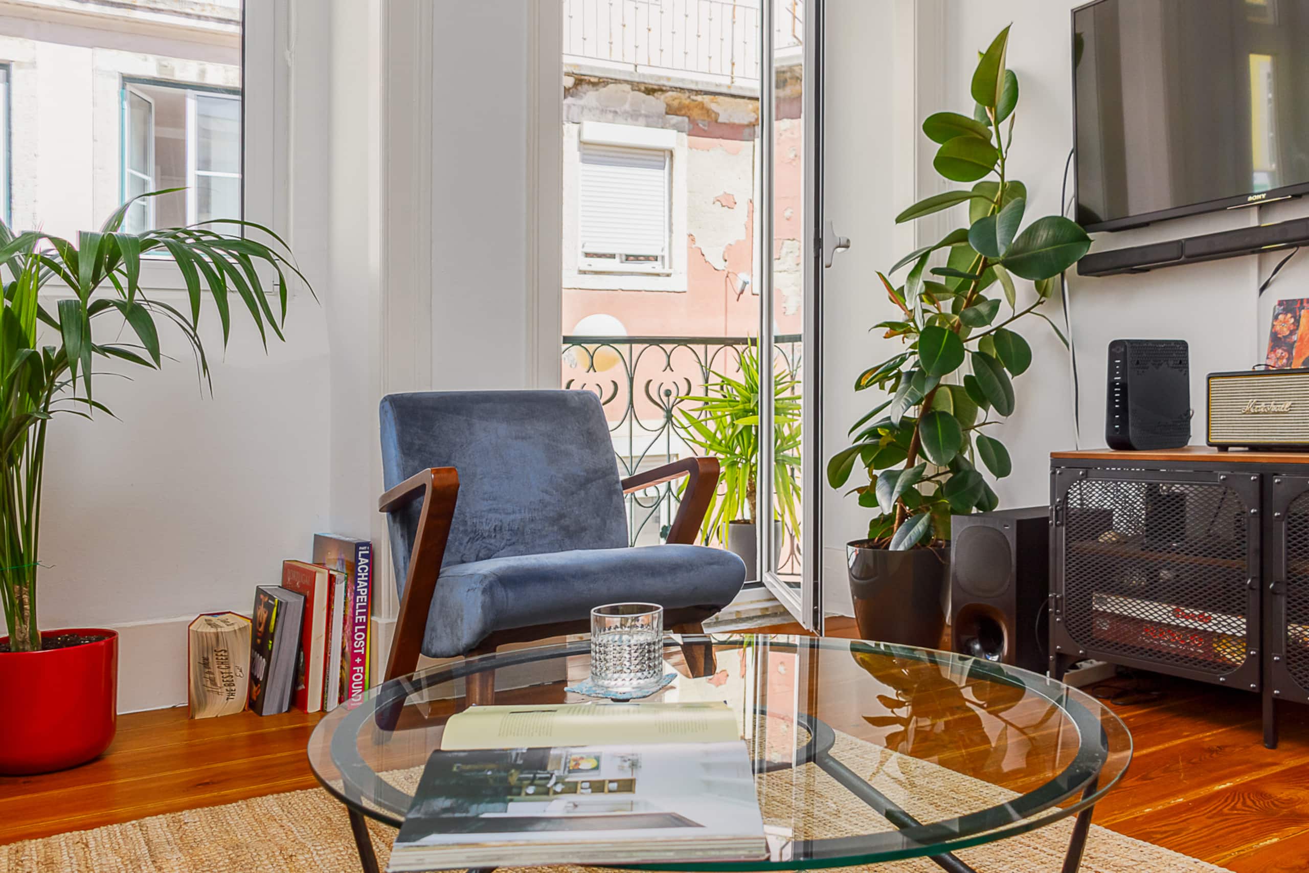 Arty & cozy penthouse in Lisbon, river side 12