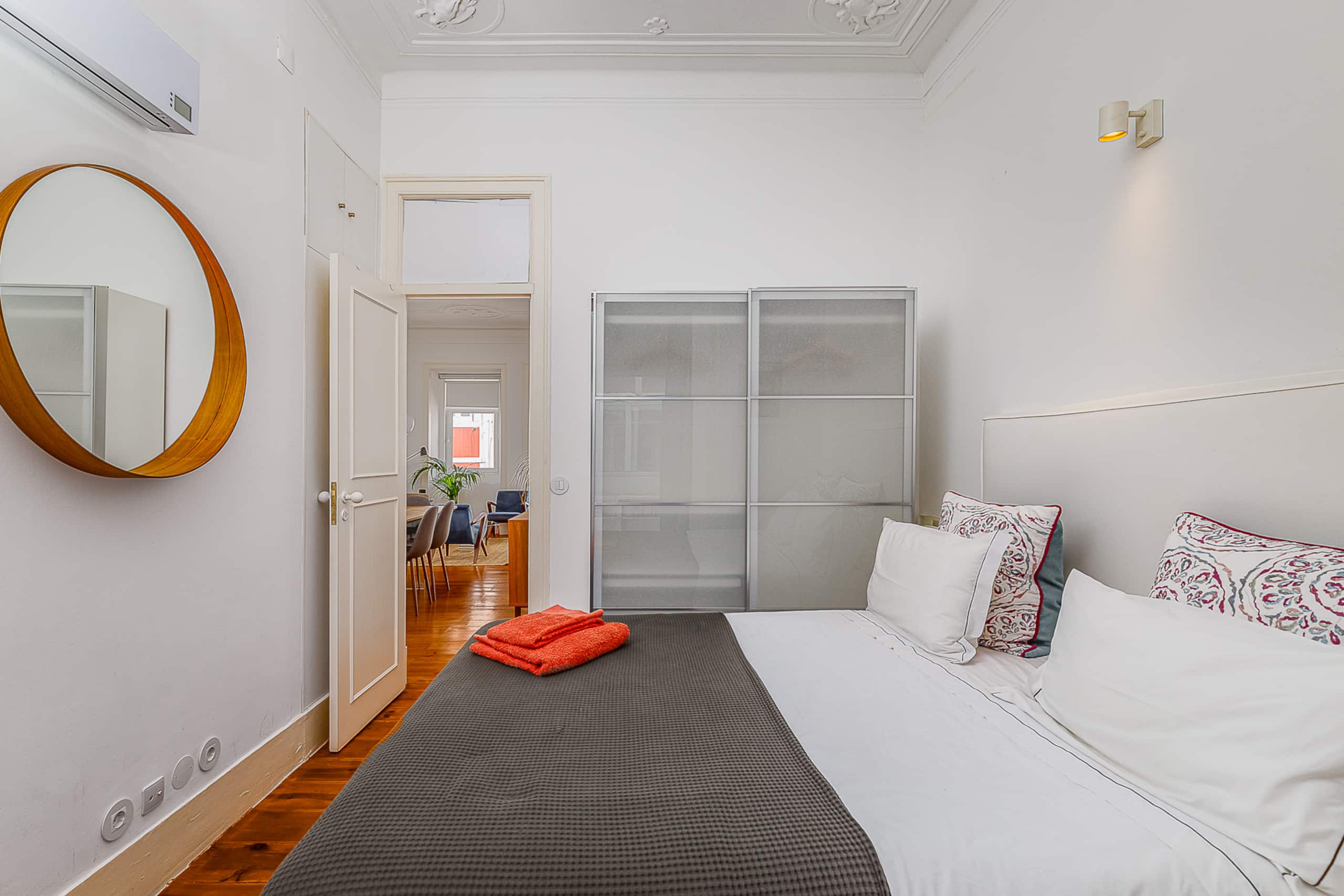 Arty & cozy penthouse in Lisbon, river side 3