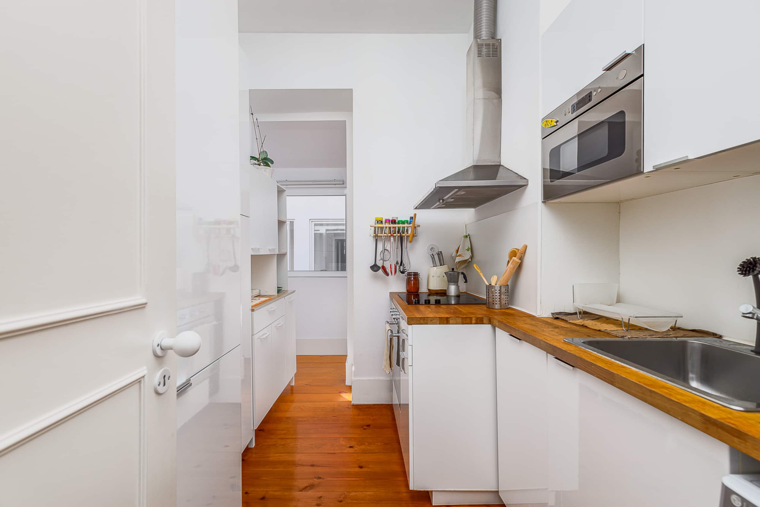 Arty & cozy penthouse in Lisbon, river side 4