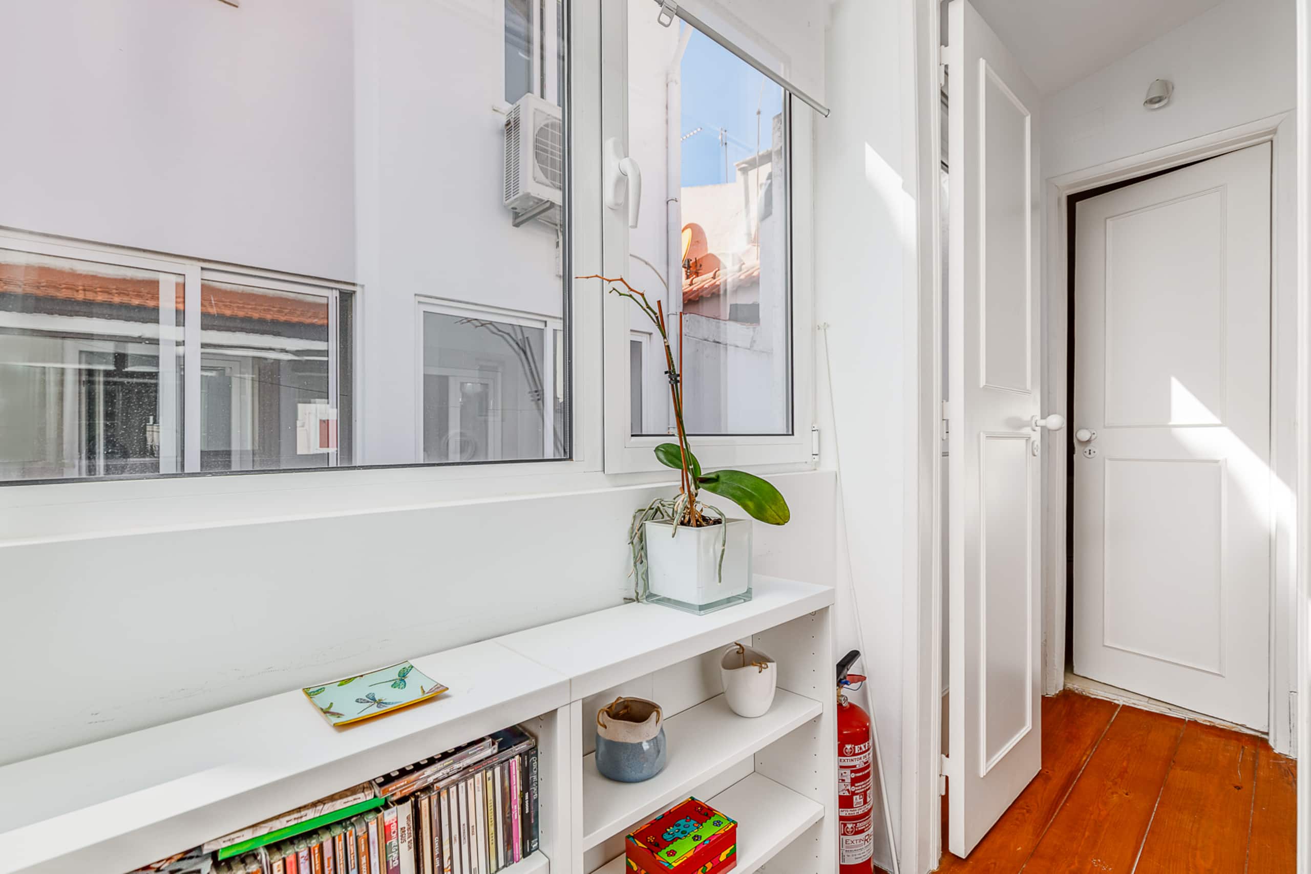 Arty & cozy penthouse in Lisbon, river side 37