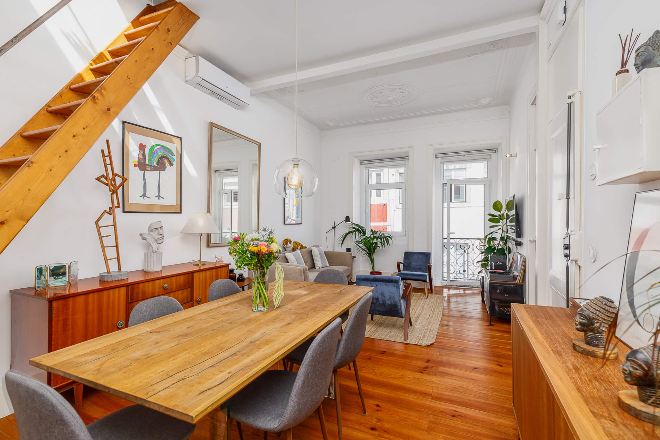 Arty & cozy penthouse in Lisbon, river side 7