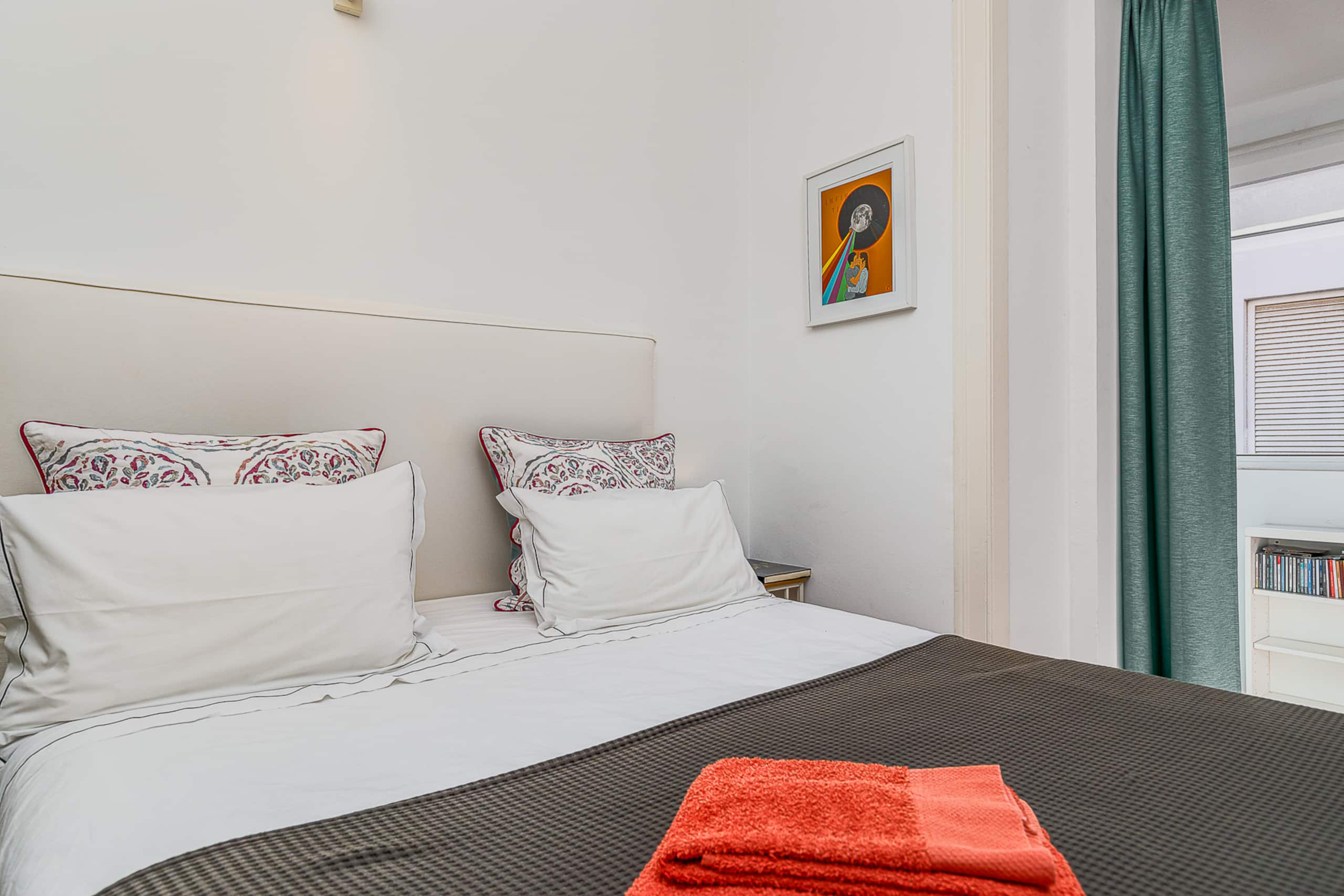 Arty & cozy penthouse in Lisbon, river side 20
