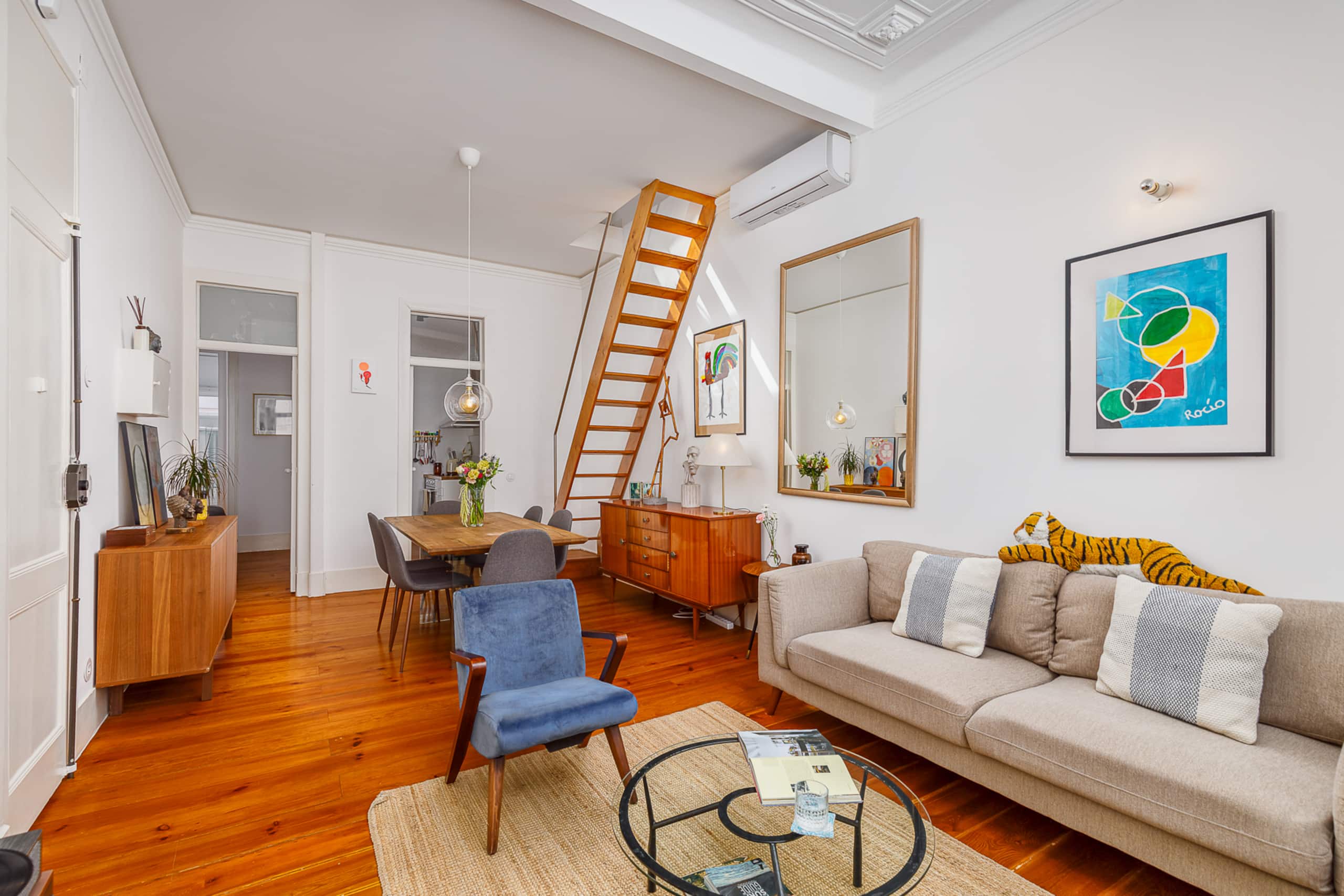 Arty & cozy penthouse in Lisbon, river side 1