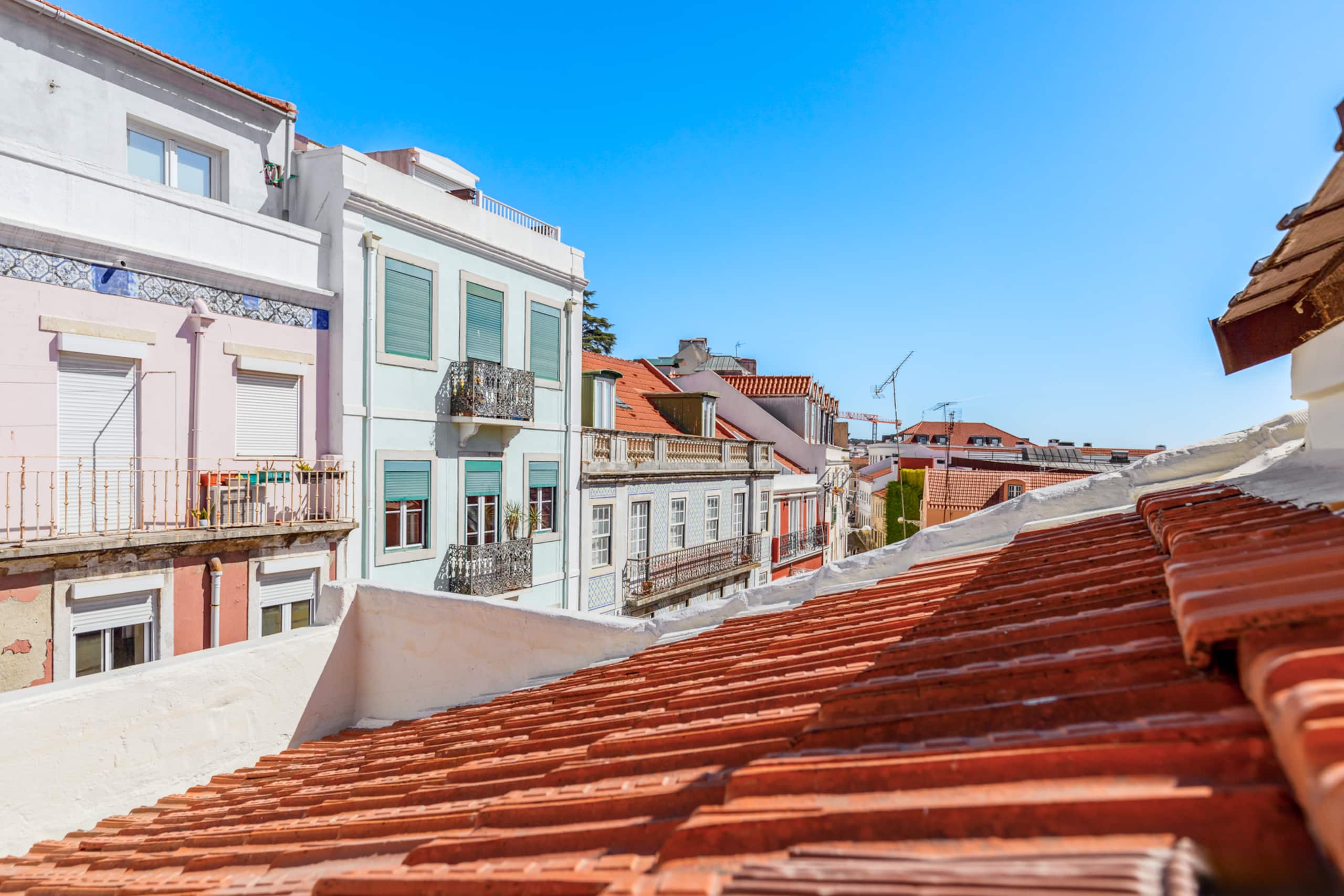Arty & cozy penthouse in Lisbon, river side 26