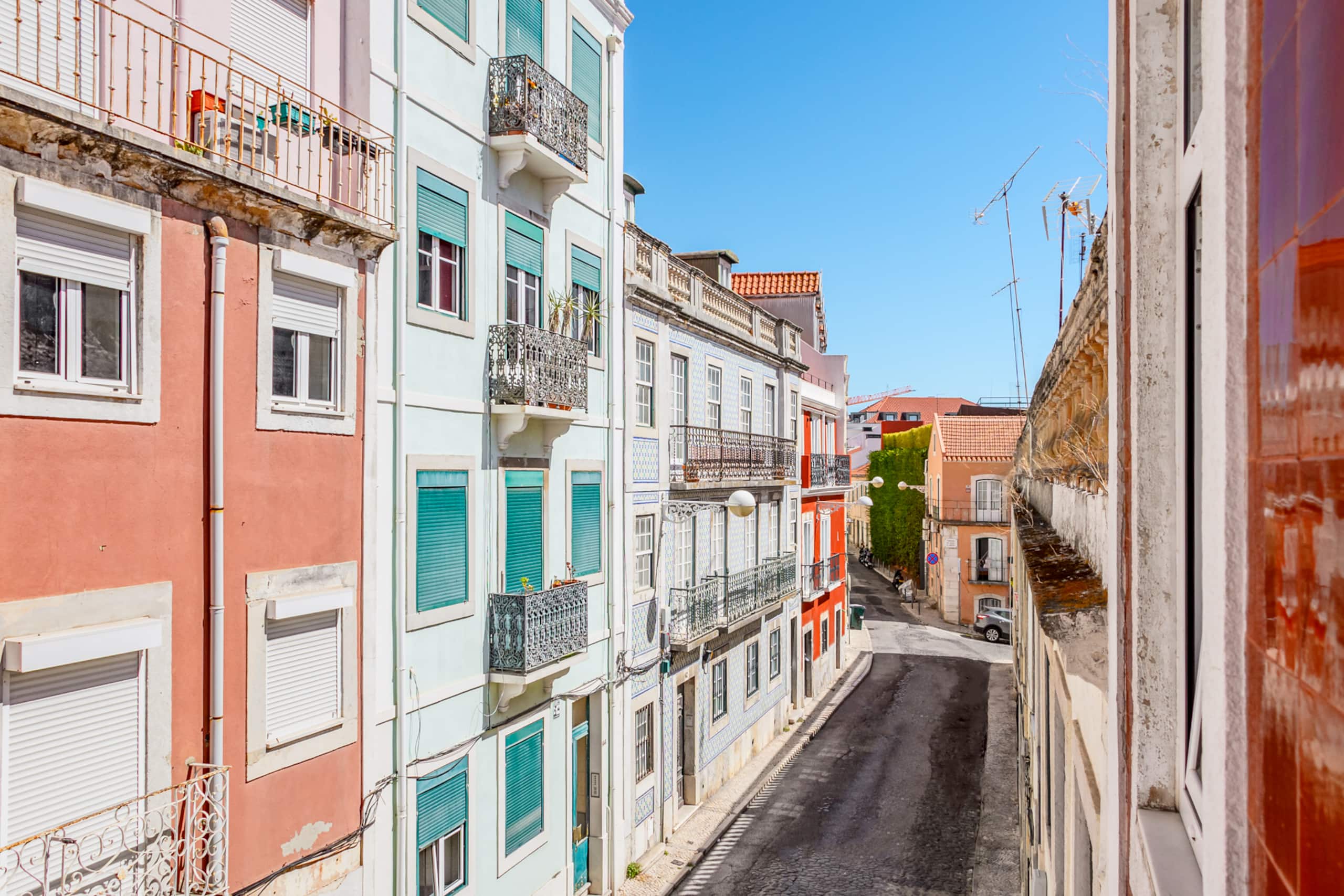 Arty & cozy penthouse in Lisbon, river side 33