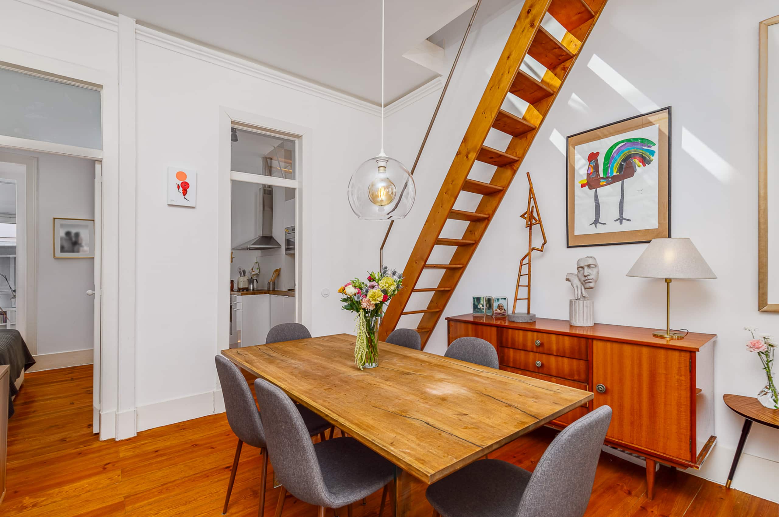 Arty & cozy penthouse in Lisbon, river side 15