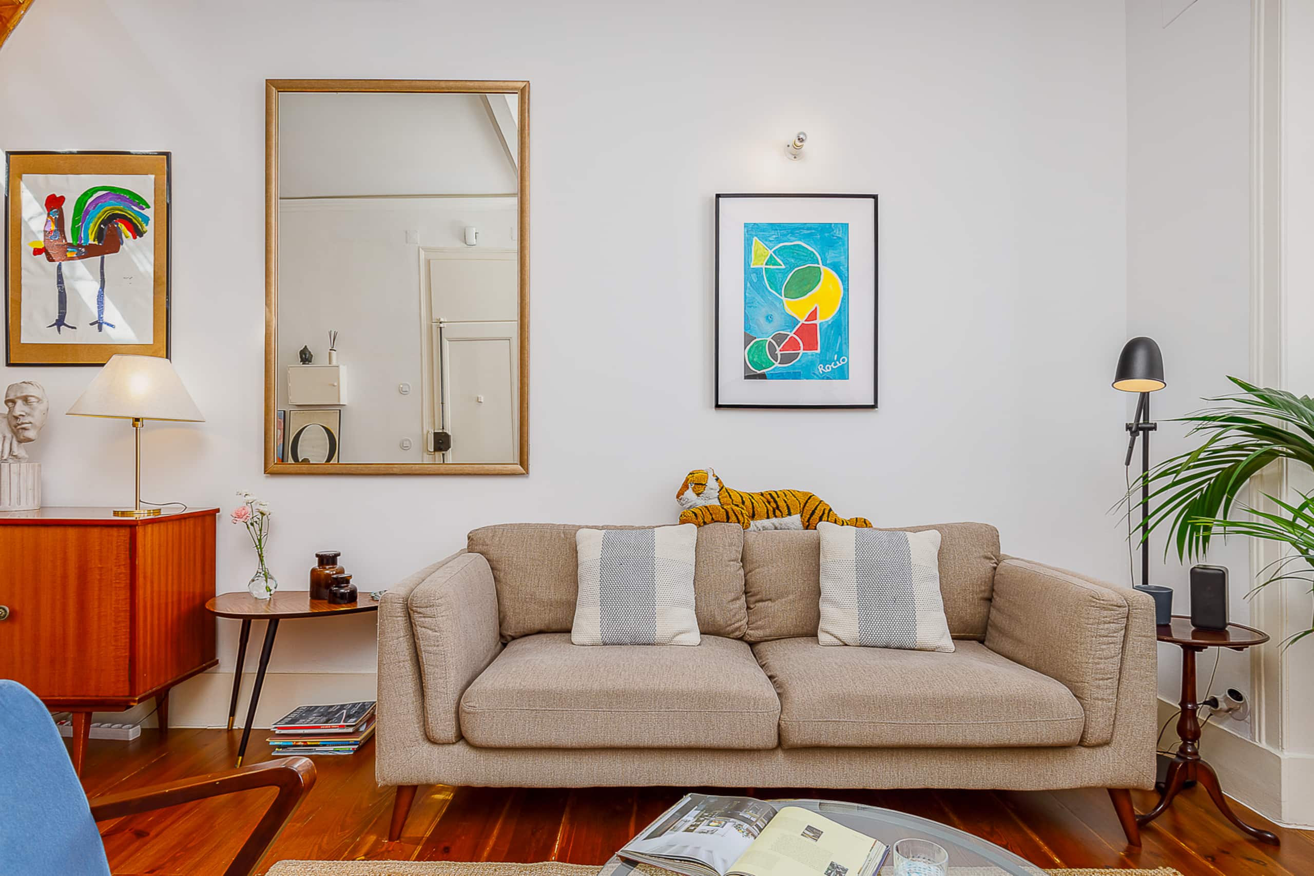 Arty & cozy penthouse in Lisbon, river side 9