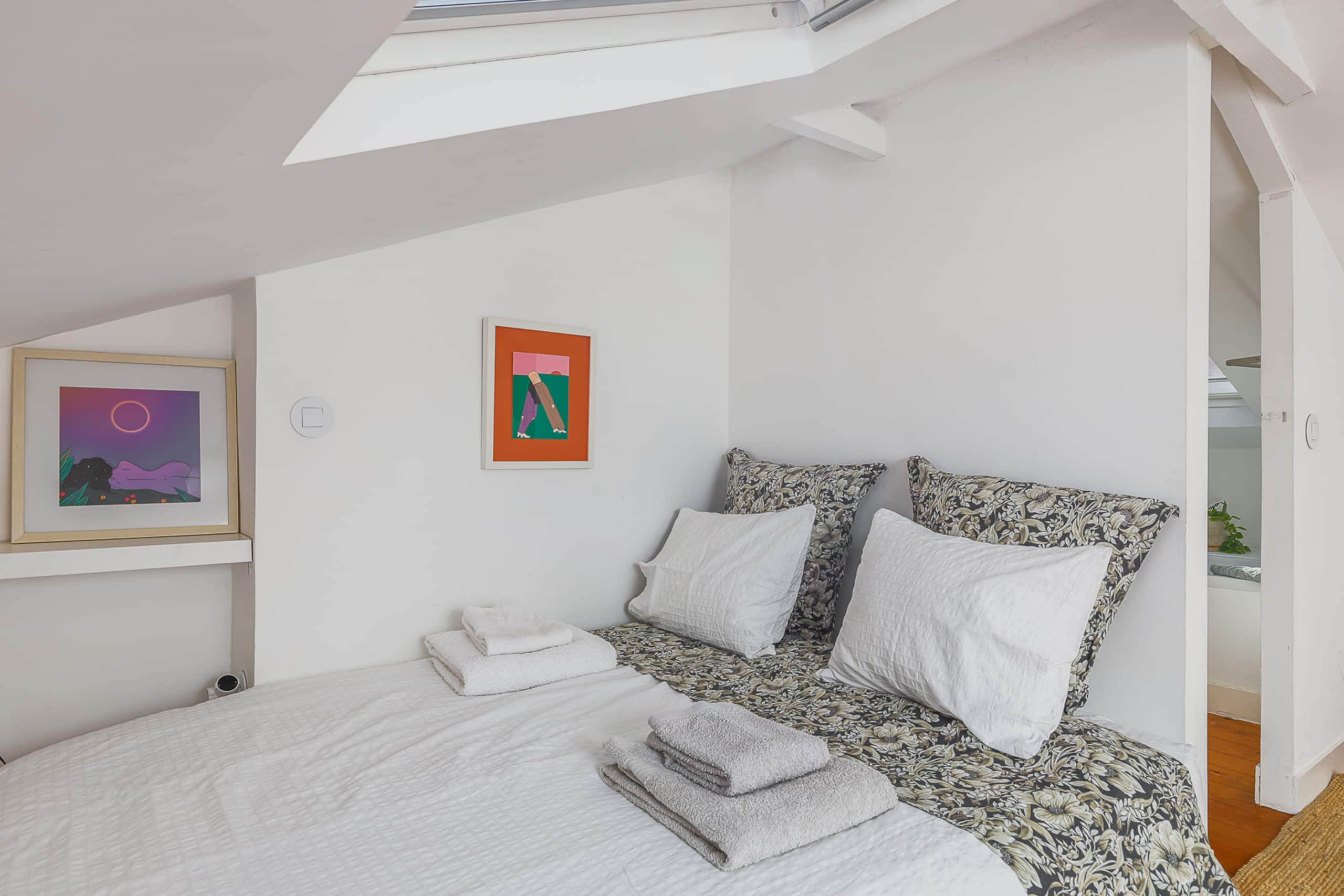 Arty & cozy penthouse in Lisbon, river side 24