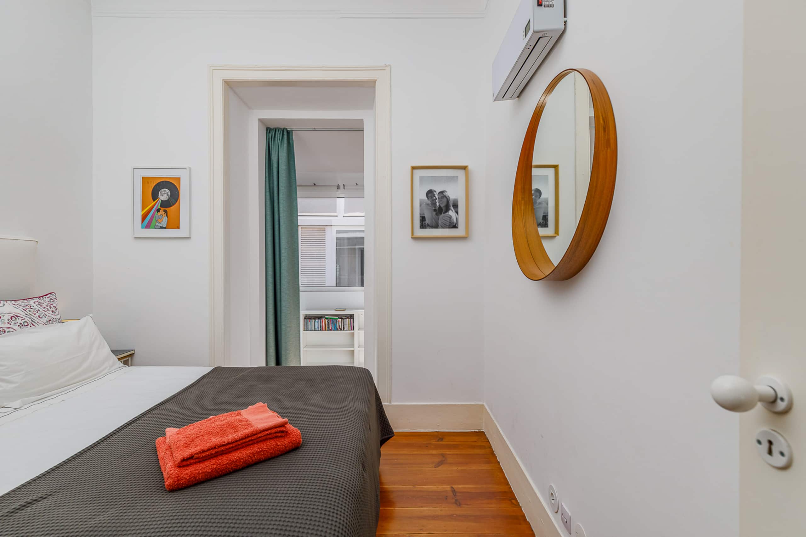 Arty & cozy penthouse in Lisbon, river side 19