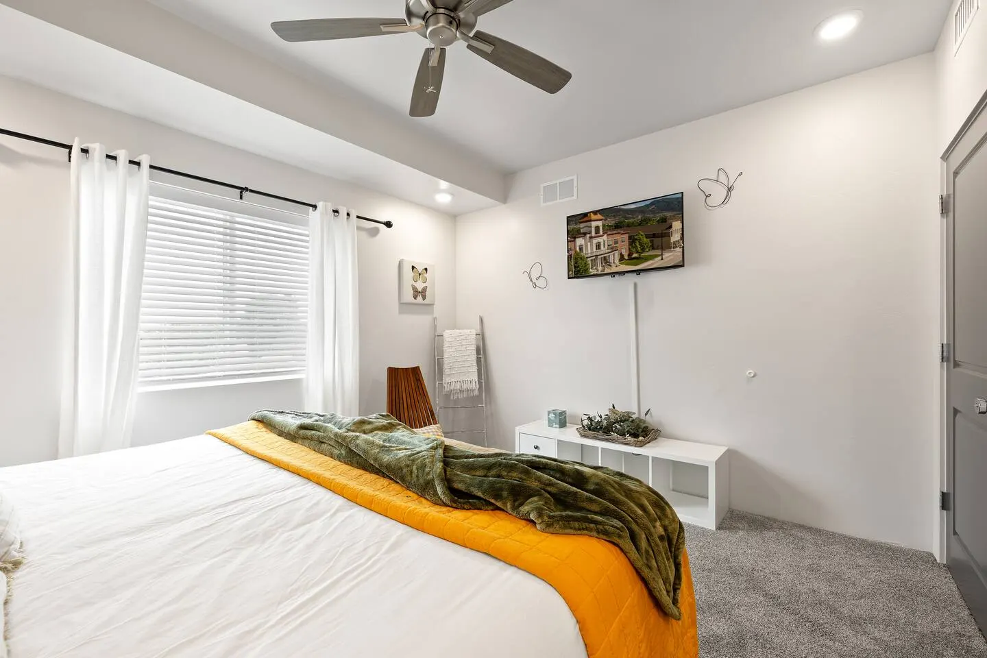 Miss Snow Butterfly +24/7Gym + Accessible +Laundry 15
