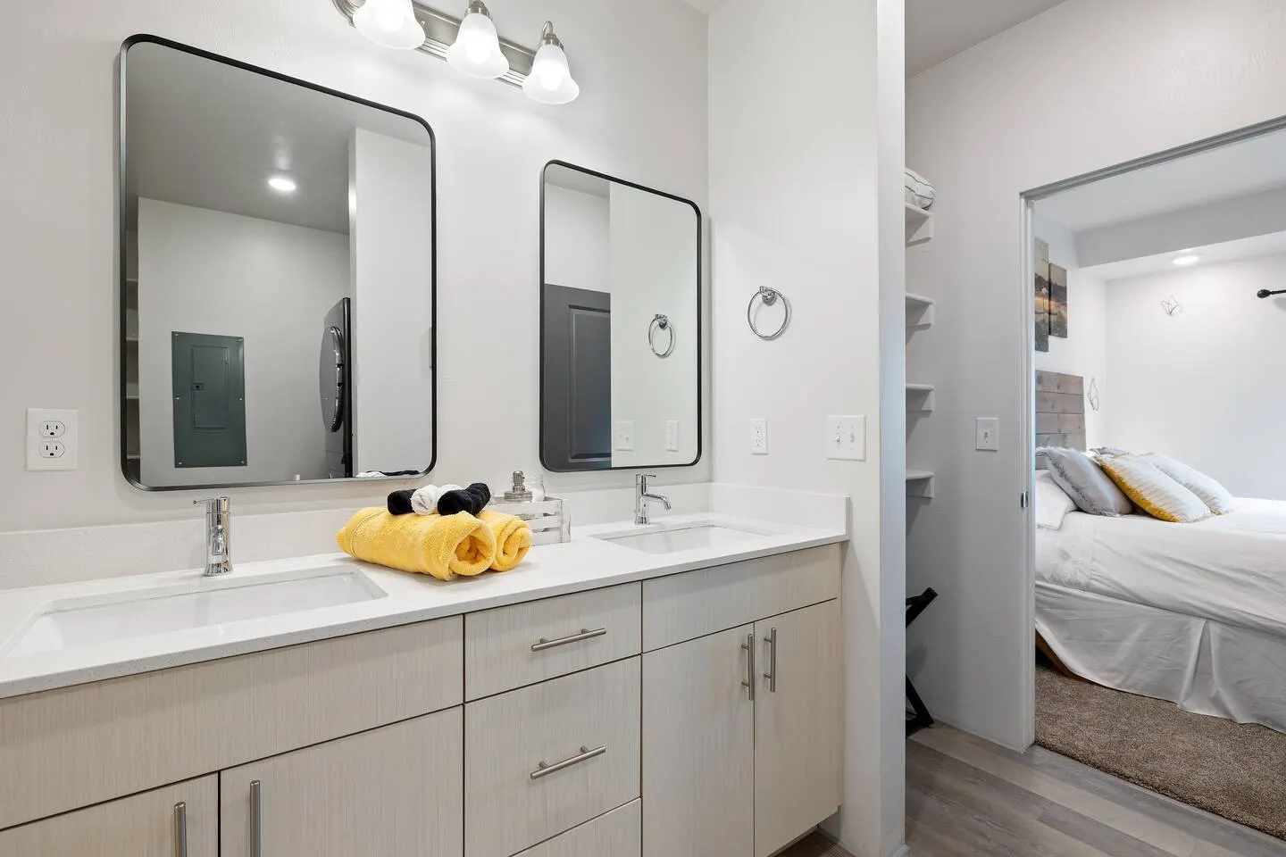 Miss Snow Butterfly +24/7Gym + Accessible +Laundry 18