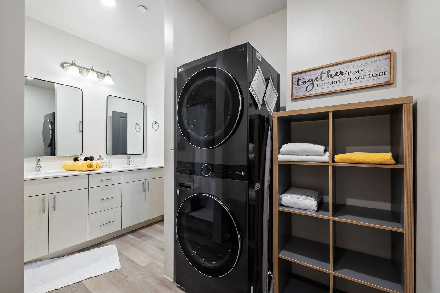 Miss Snow Butterfly +24/7Gym + Accessible +Laundry — photo 4
