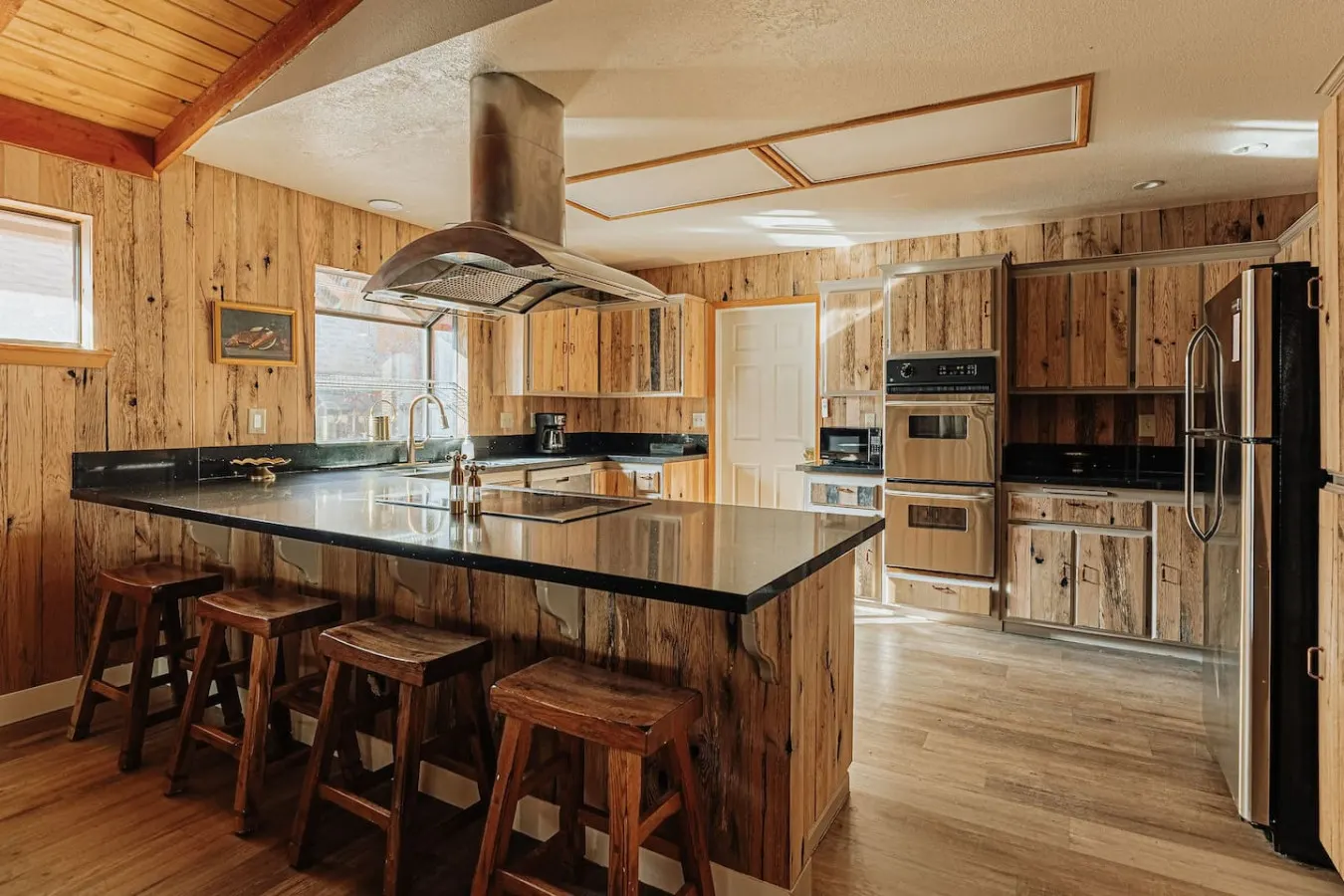 Wildwood Chalet, 5 Mins to Ski Resorts w/Game Room — photo 2