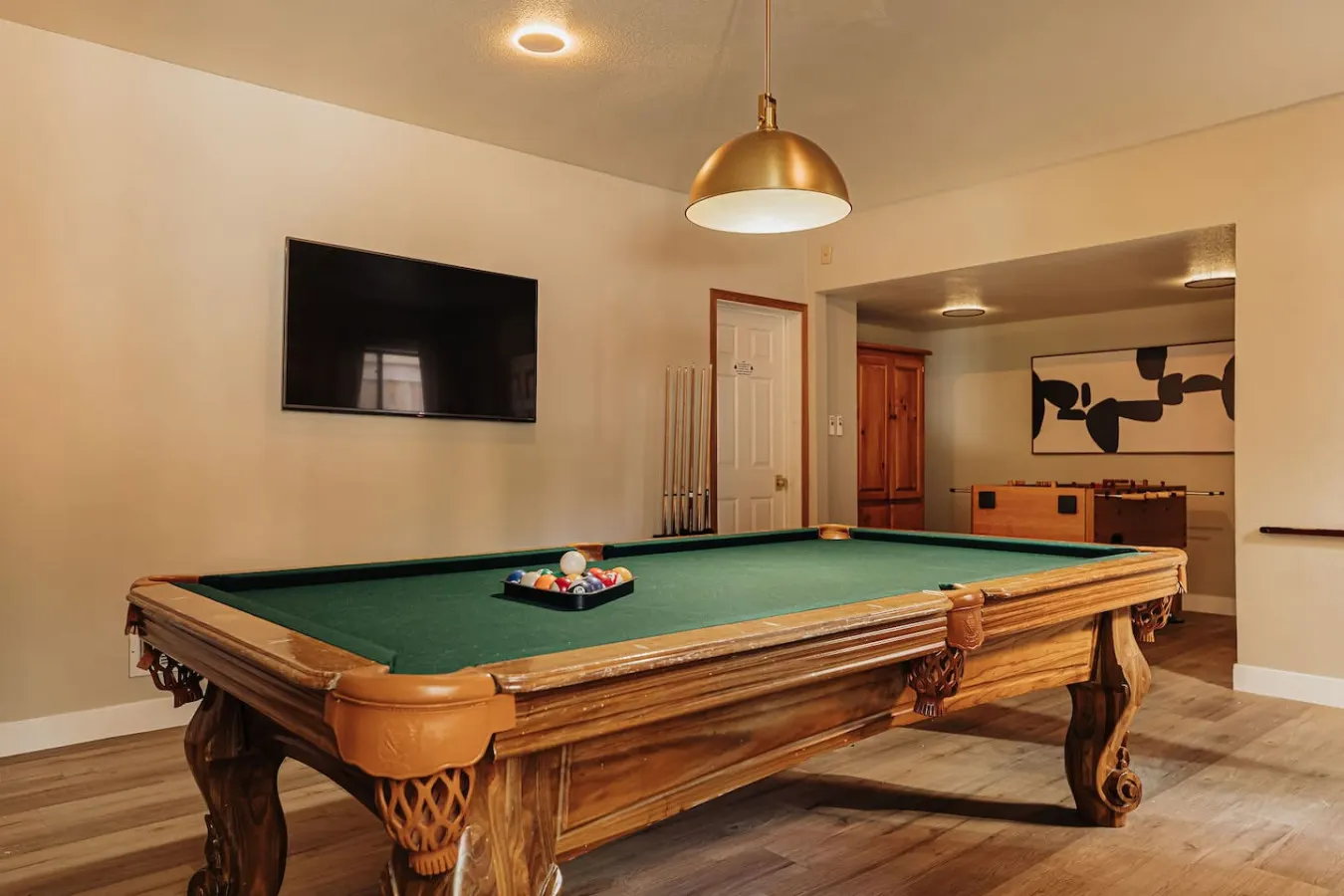 Wildwood Chalet, 5 Mins to Ski Resorts w/Game Room — photo 3