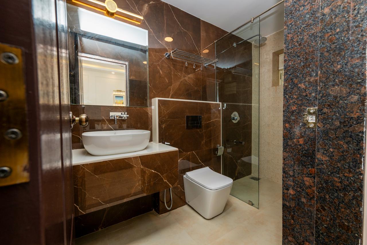 Yellowstone Luxury Boutique Resort with Pool — photo 4