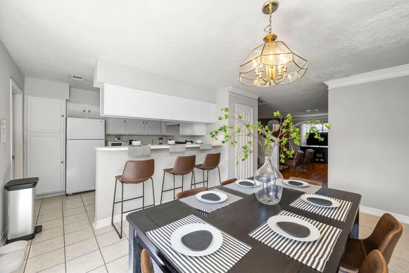 Montrose 2BR Townhome, Gated Parking, Walk to Dining - Houston