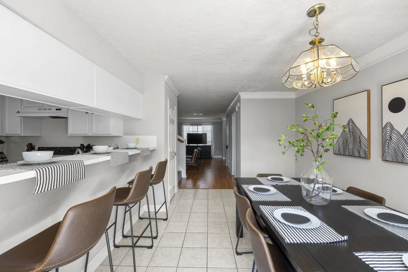 Montrose 2BR Townhome, Gated Parking, Walk to Dining - Houston 9