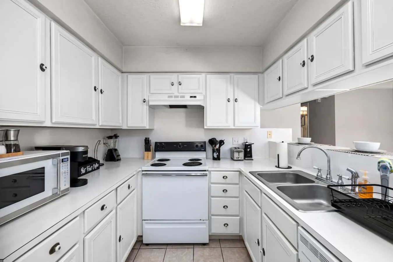 Montrose 2BR Townhome, Gated Parking, Walk to Dining - Houston 11