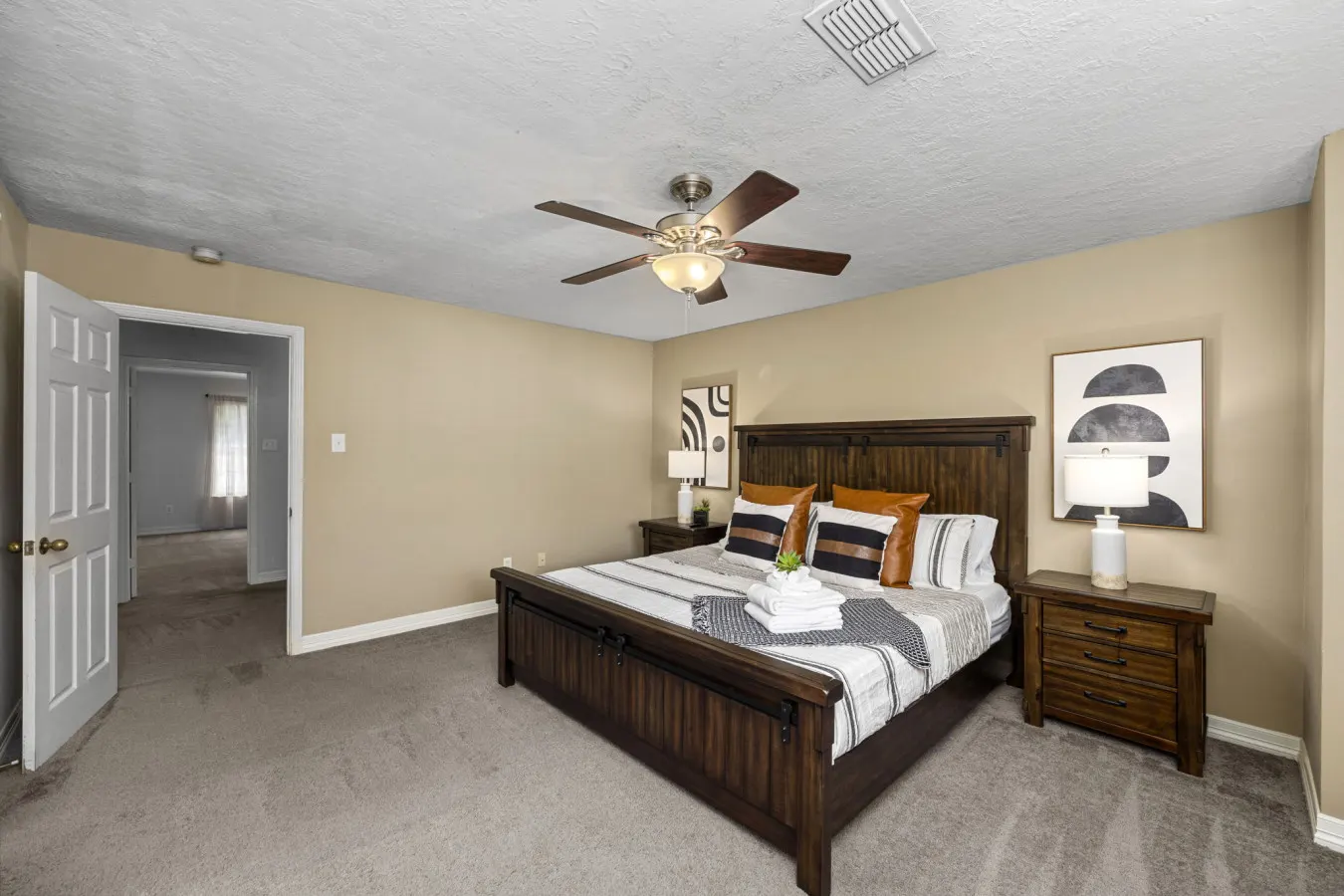Montrose 2BR Townhome, Gated Parking, Walk to Dining - Houston 12