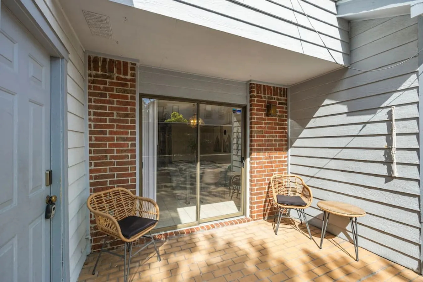 Montrose 2BR Townhome, Gated Parking, Walk to Dining - Houston 16